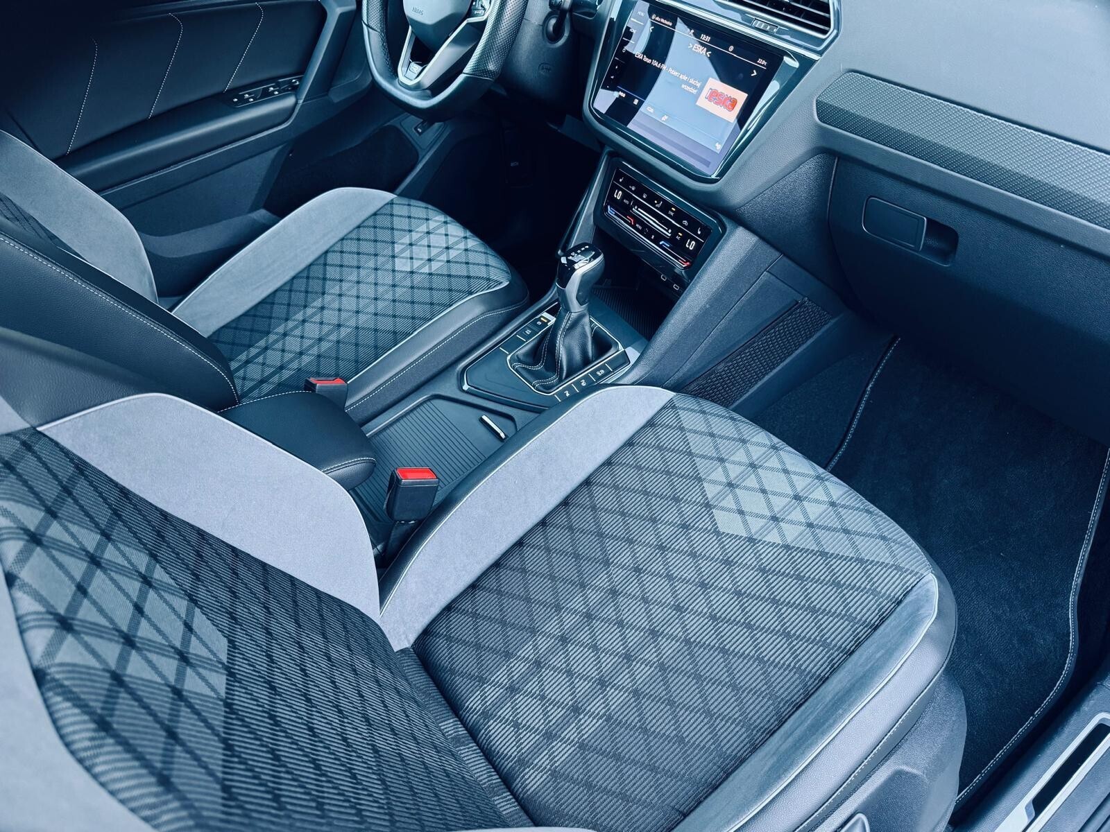 Volkswagen Tiguan - zdjęcie 17