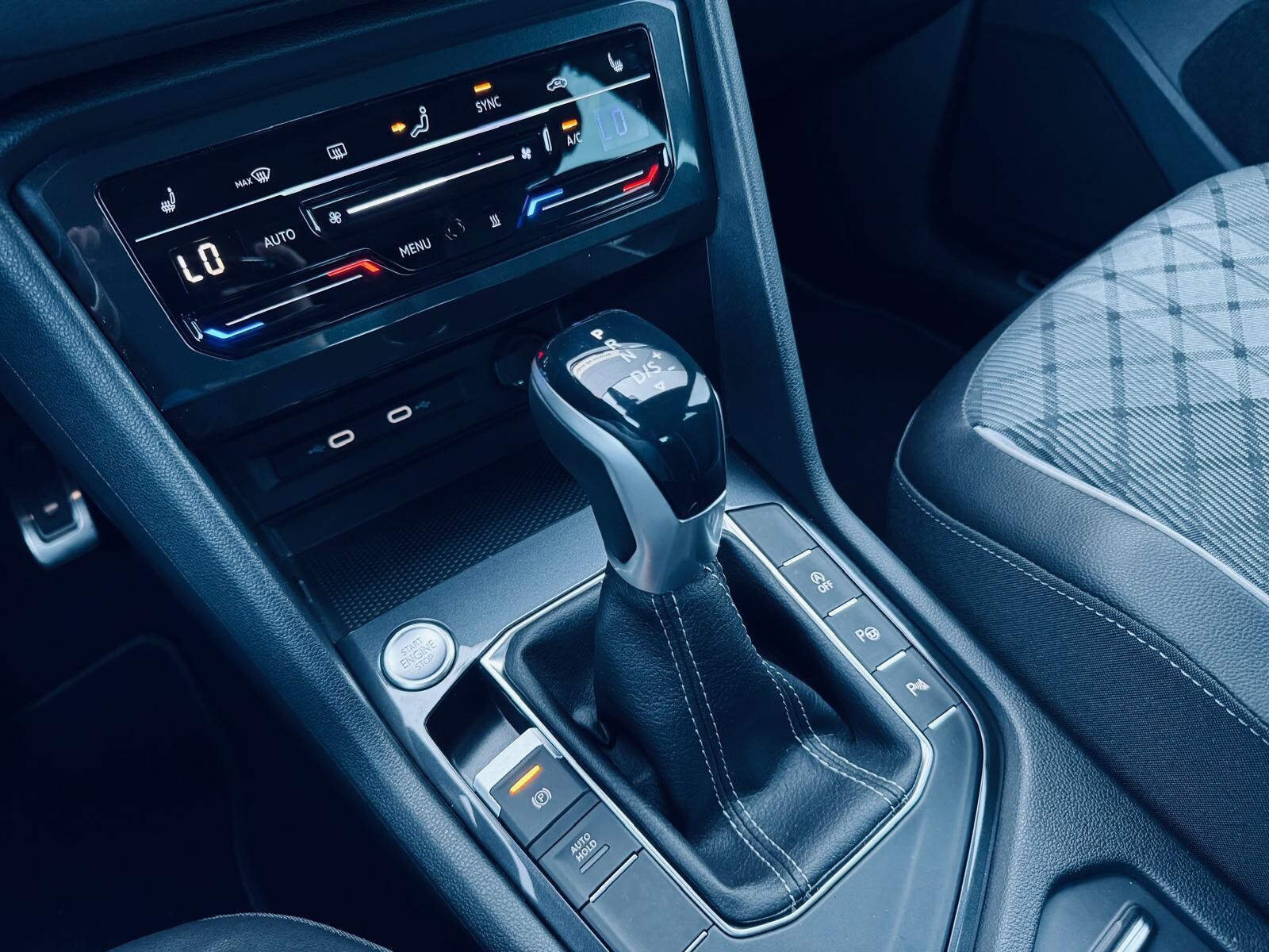 Volkswagen Tiguan - zdjęcie 32