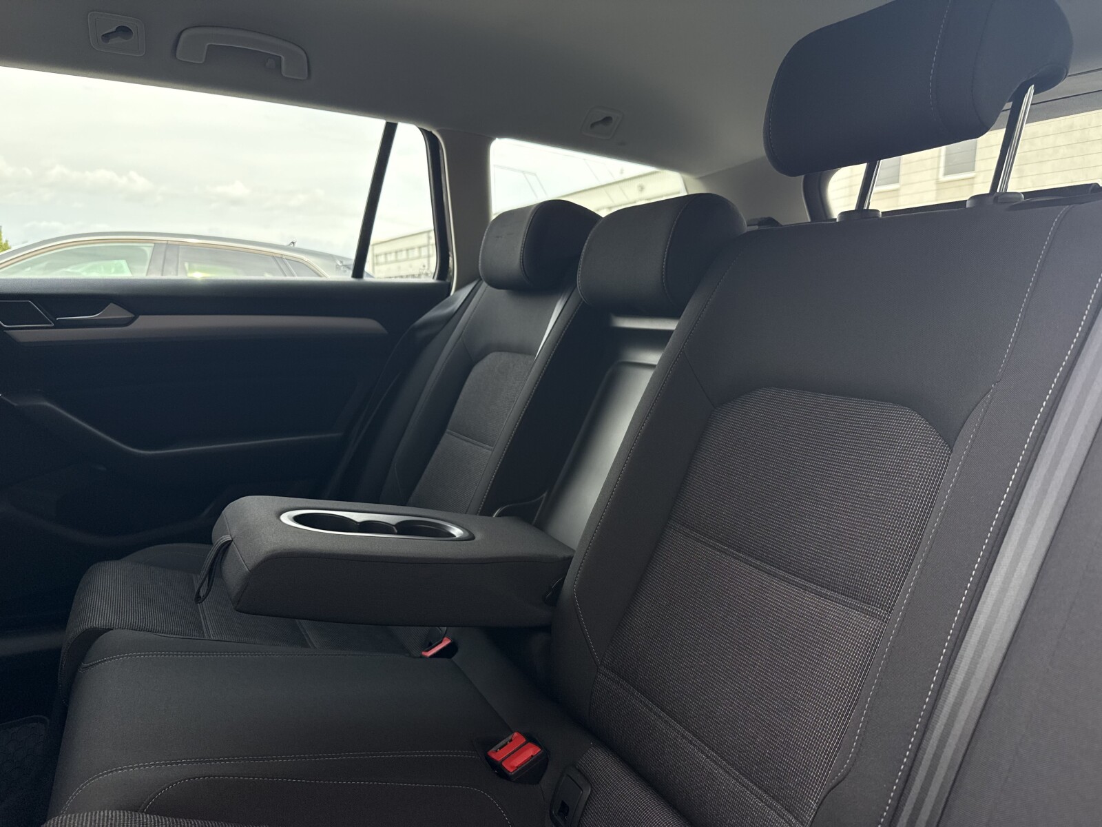Volkswagen Passat Variant - zdjęcie 34