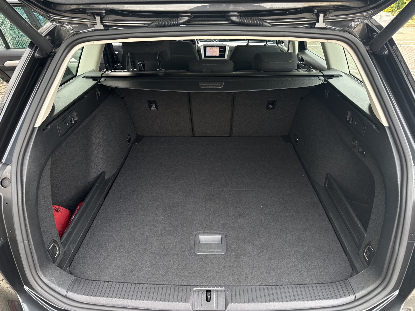 Volkswagen Passat Variant - zdjęcie 36