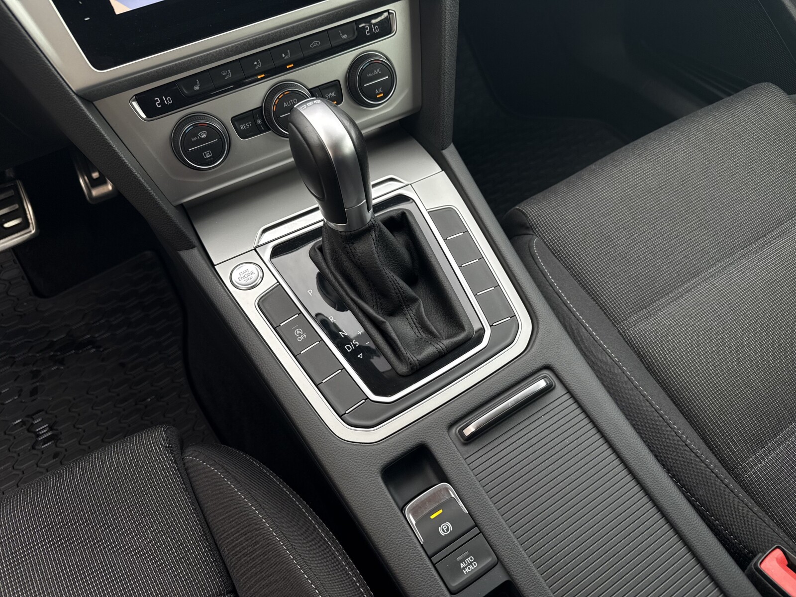 Volkswagen Passat Variant - zdjęcie 17