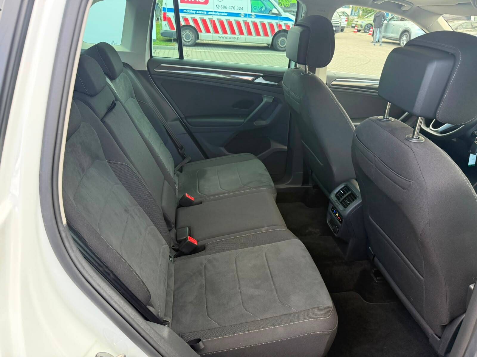 Volkswagen Tiguan - zdjęcie 10