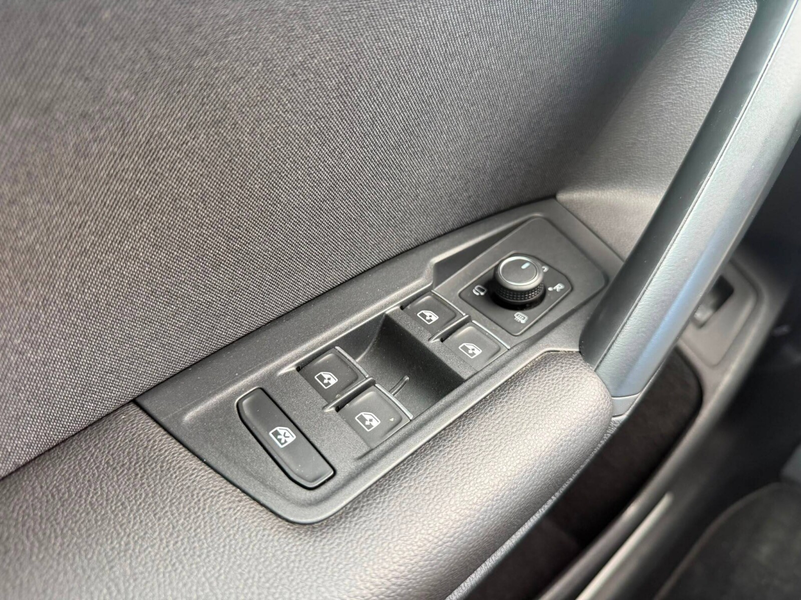 Volkswagen Tiguan - zdjęcie 38