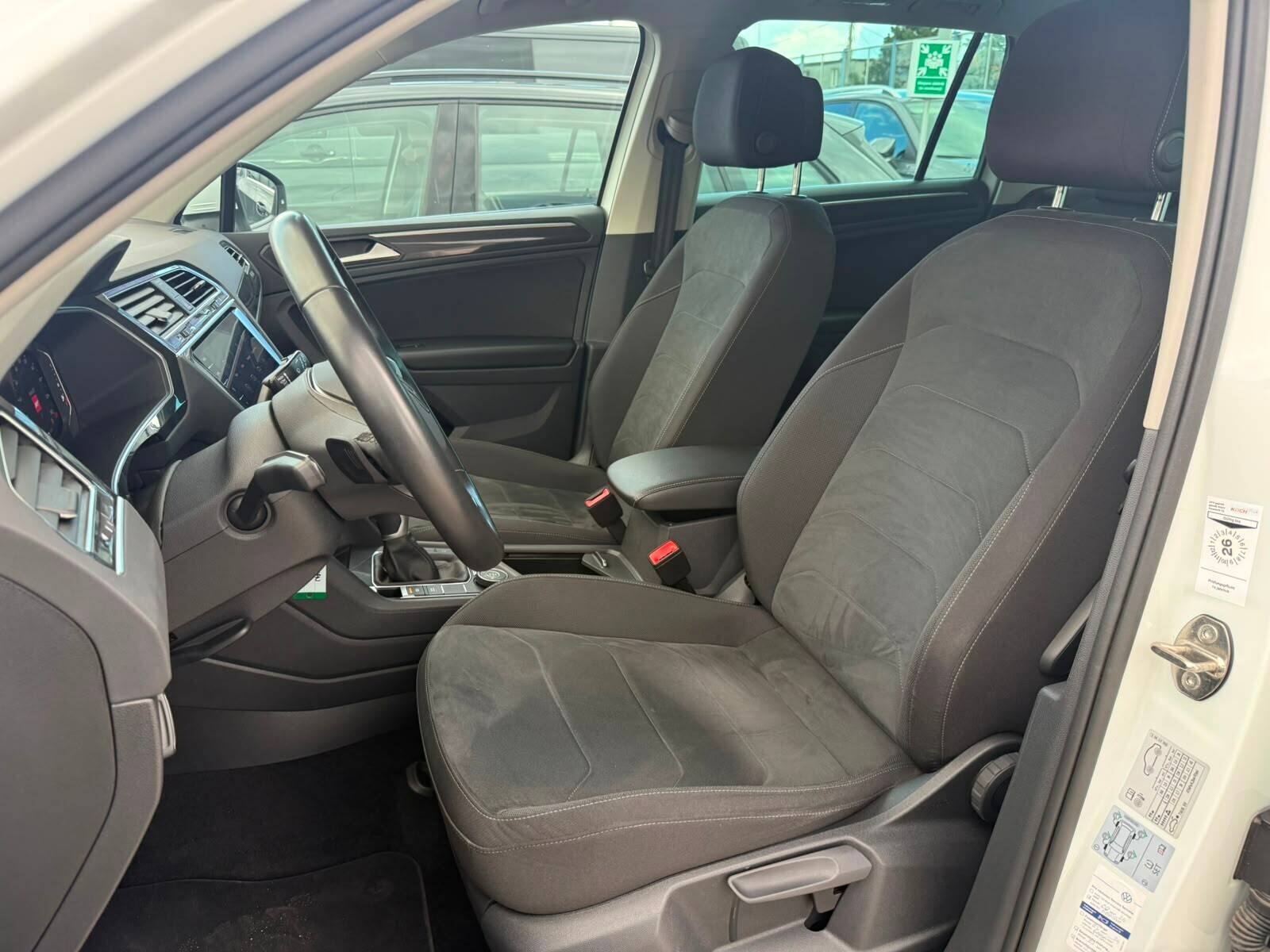 Volkswagen Tiguan - zdjęcie 20