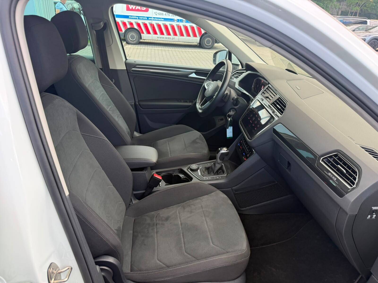 Volkswagen Tiguan - zdjęcie 9