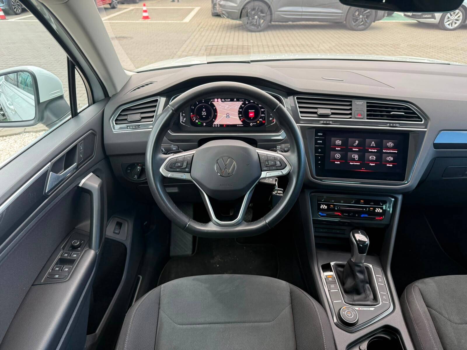 Volkswagen Tiguan - zdjęcie 16