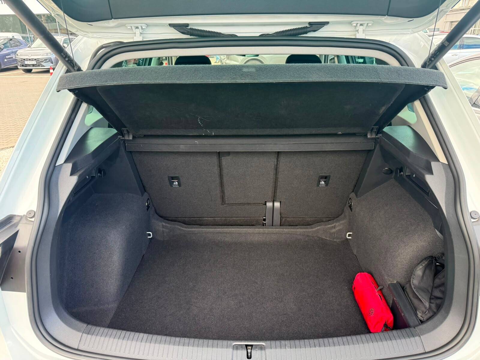 Volkswagen Tiguan - zdjęcie 17