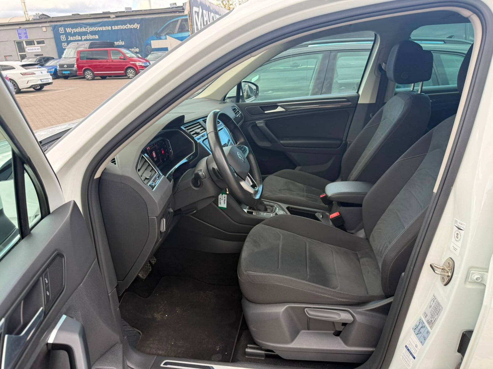 Volkswagen Tiguan - zdjęcie 21
