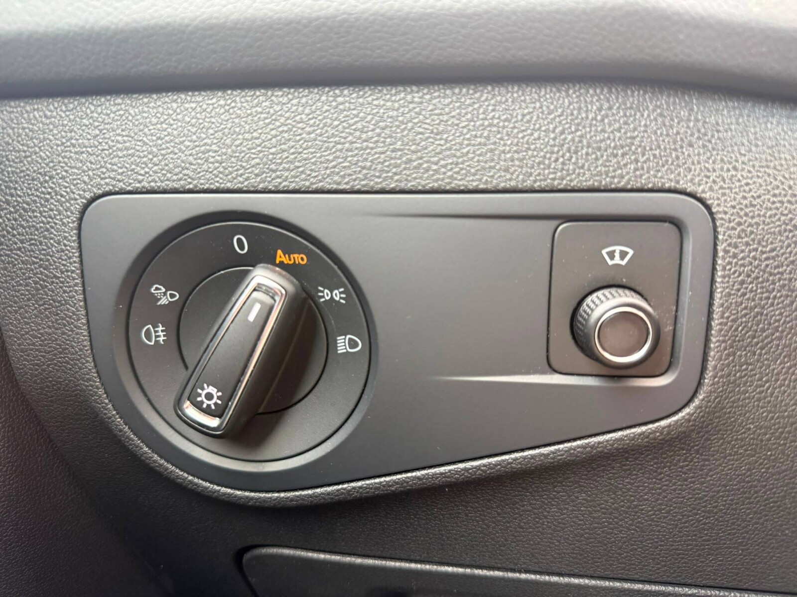 Volkswagen Tiguan - zdjęcie 37
