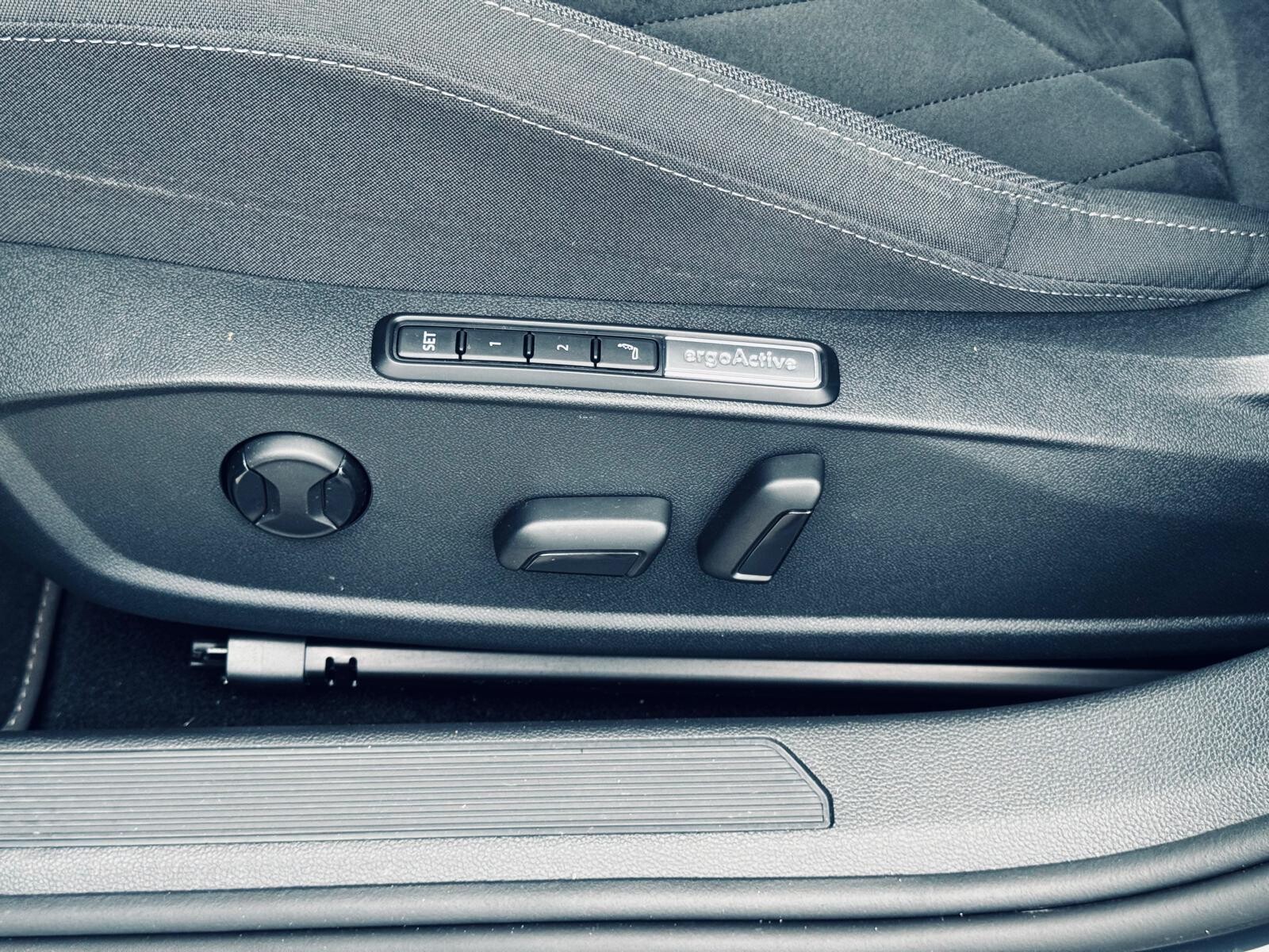Volkswagen Golf - zdjęcie 12