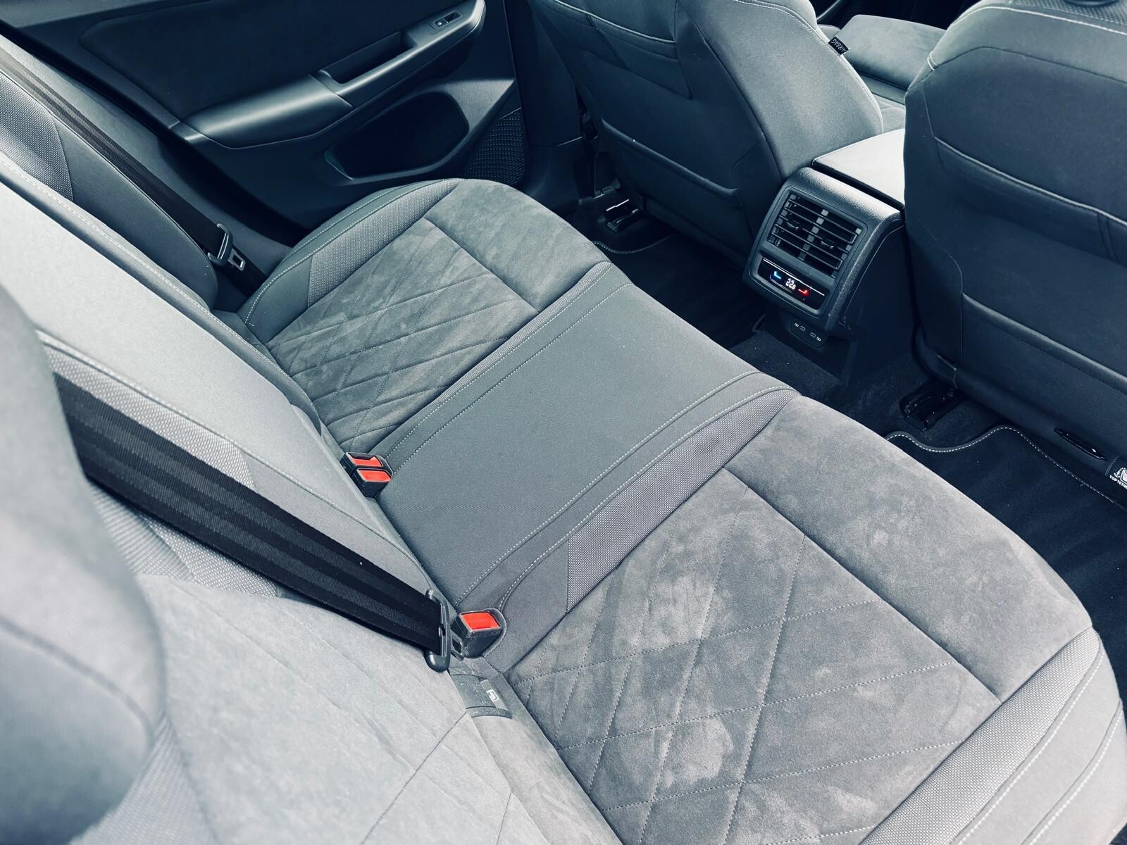 Volkswagen Golf - zdjęcie 18