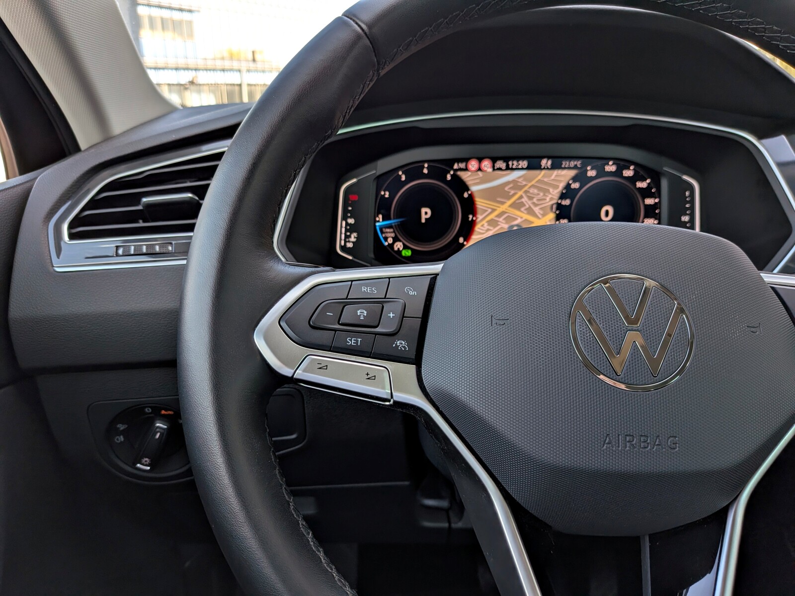 Volkswagen Tiguan - zdjęcie 15