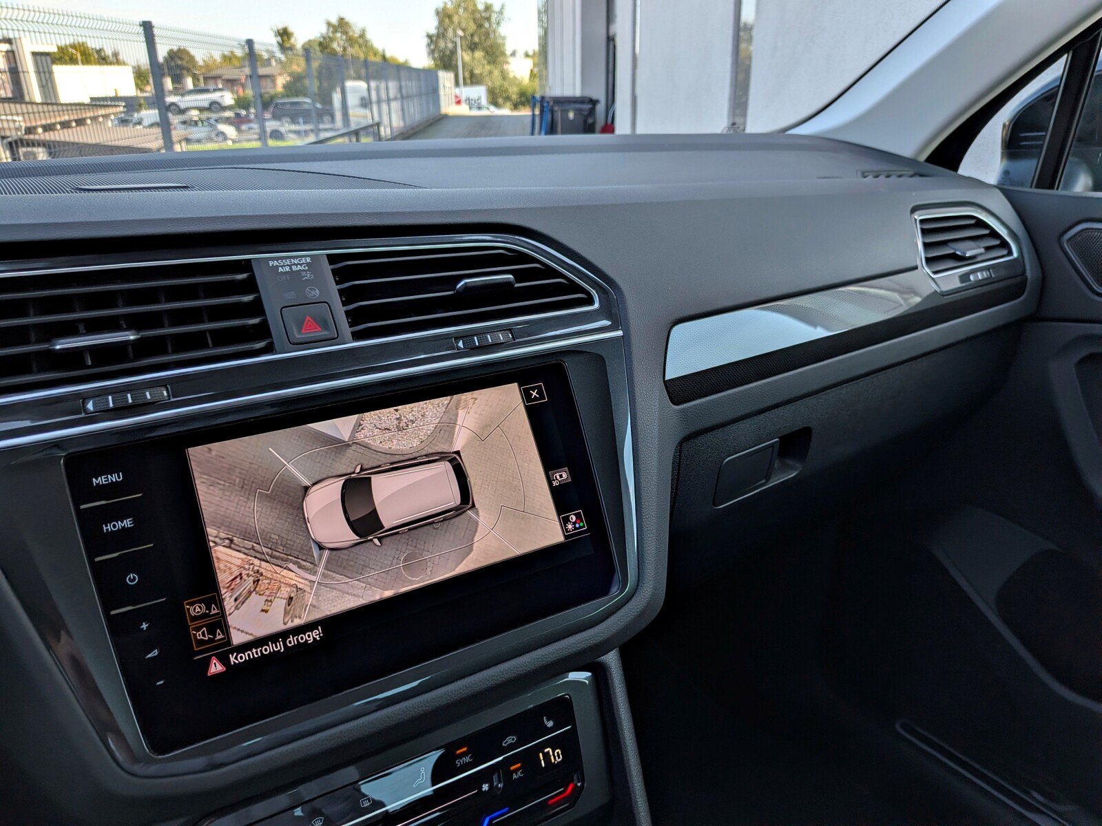 Volkswagen Tiguan - zdjęcie 24