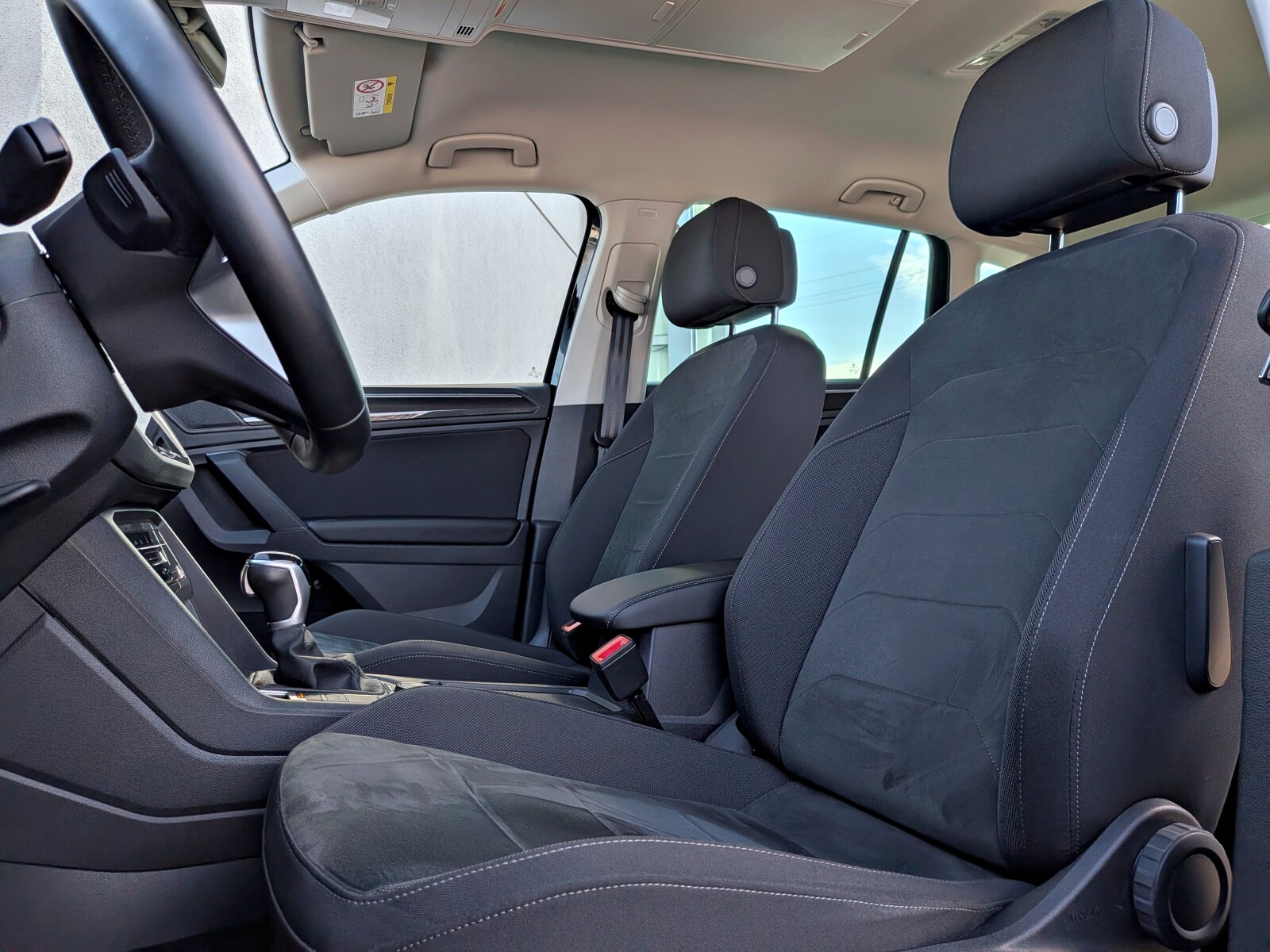 Volkswagen Tiguan - zdjęcie 9