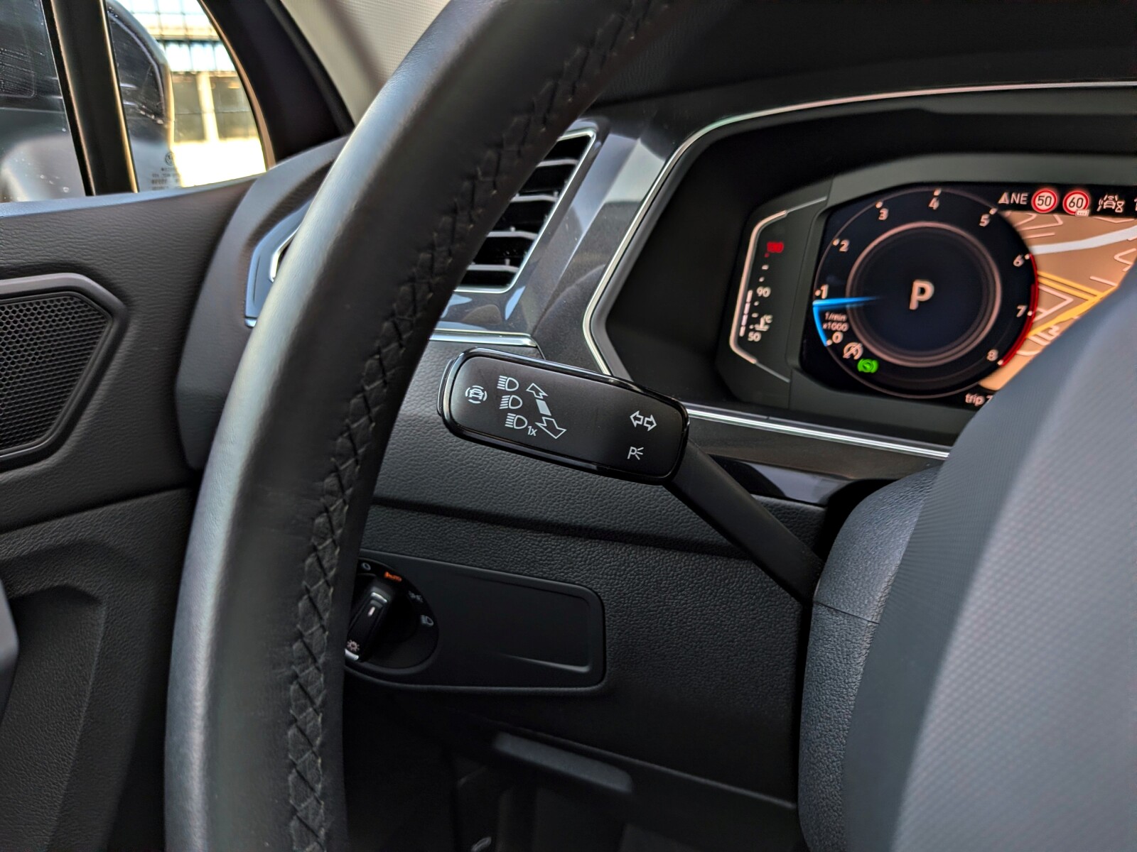 Volkswagen Tiguan - zdjęcie 17