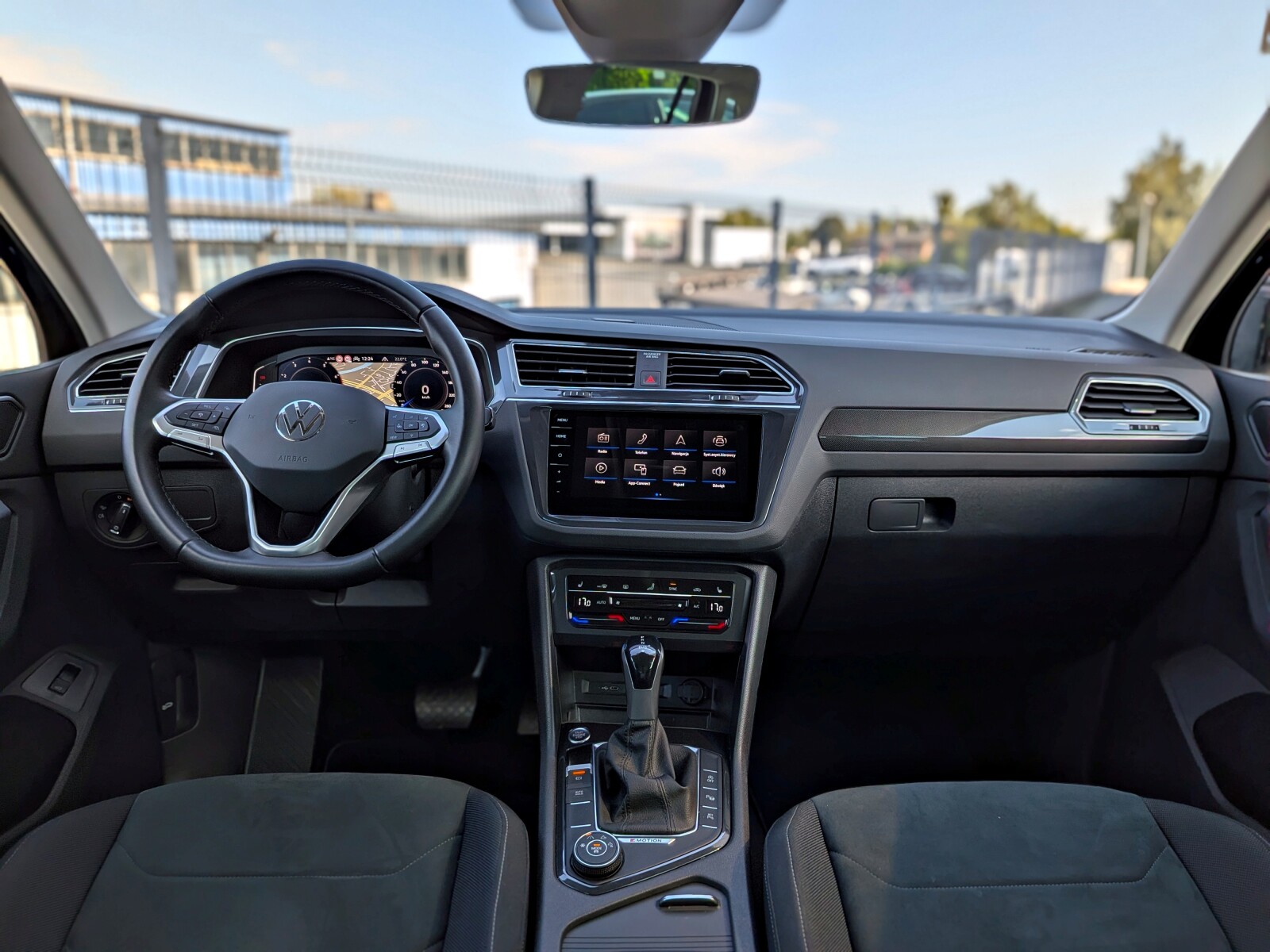 Volkswagen Tiguan - zdjęcie 12