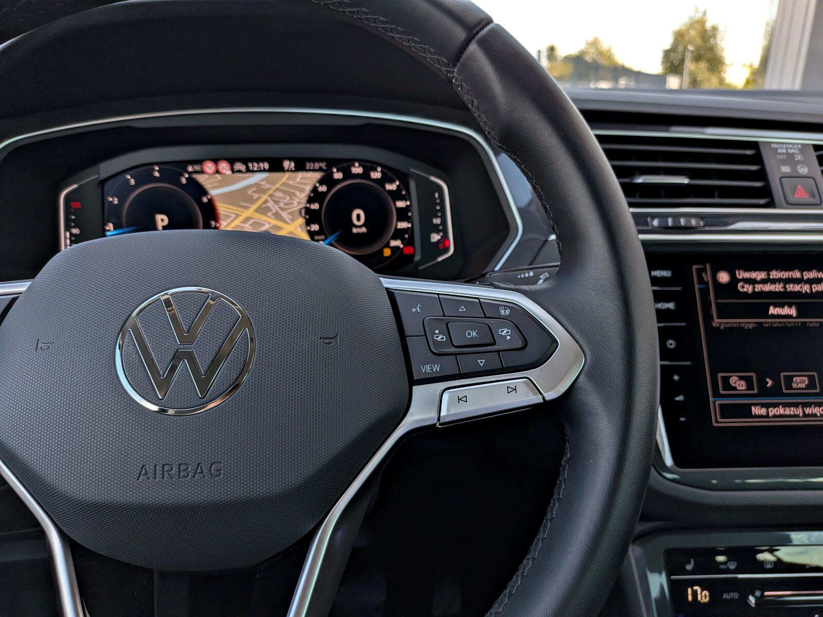 Volkswagen Tiguan - zdjęcie 16