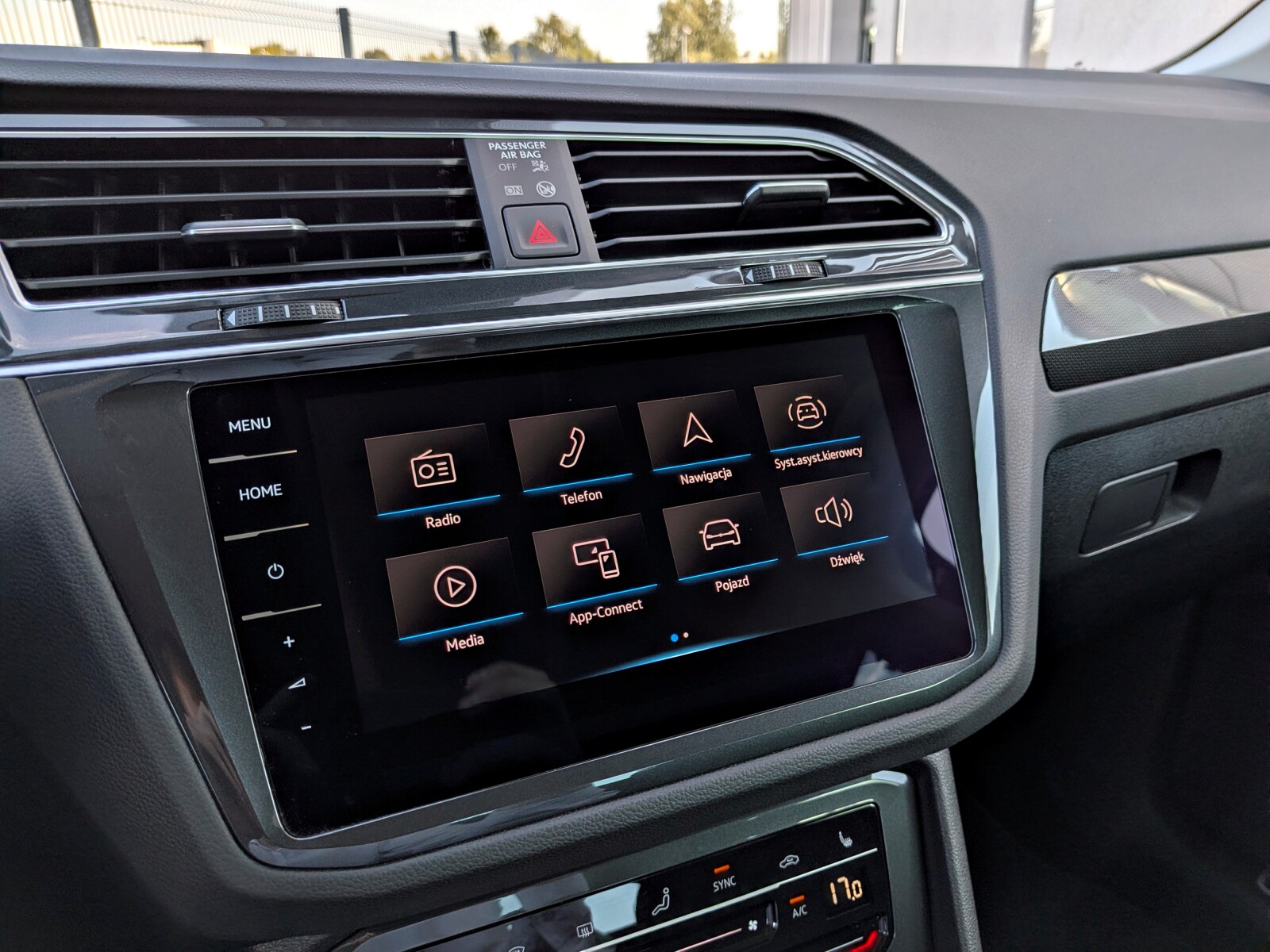 Volkswagen Tiguan - zdjęcie 20