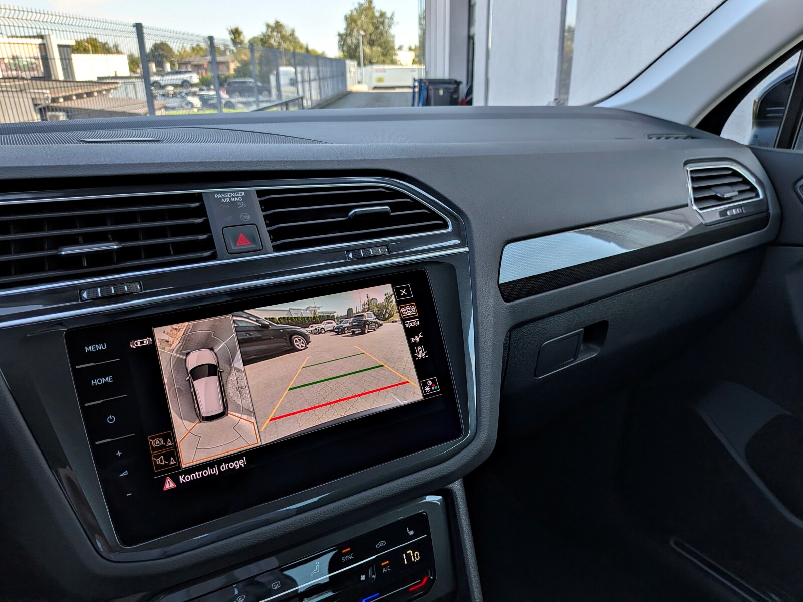 Volkswagen Tiguan - zdjęcie 23