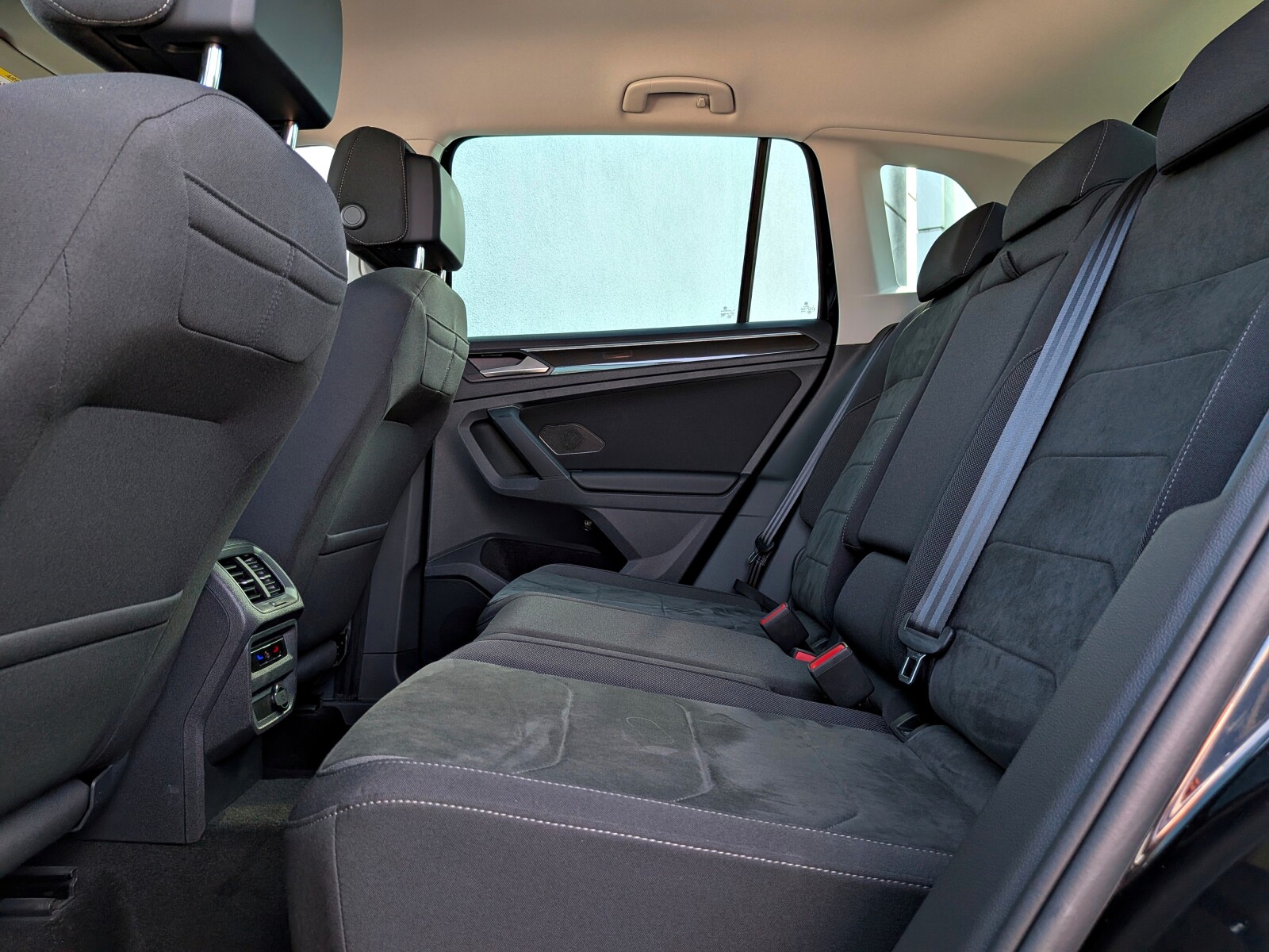 Volkswagen Tiguan - zdjęcie 10