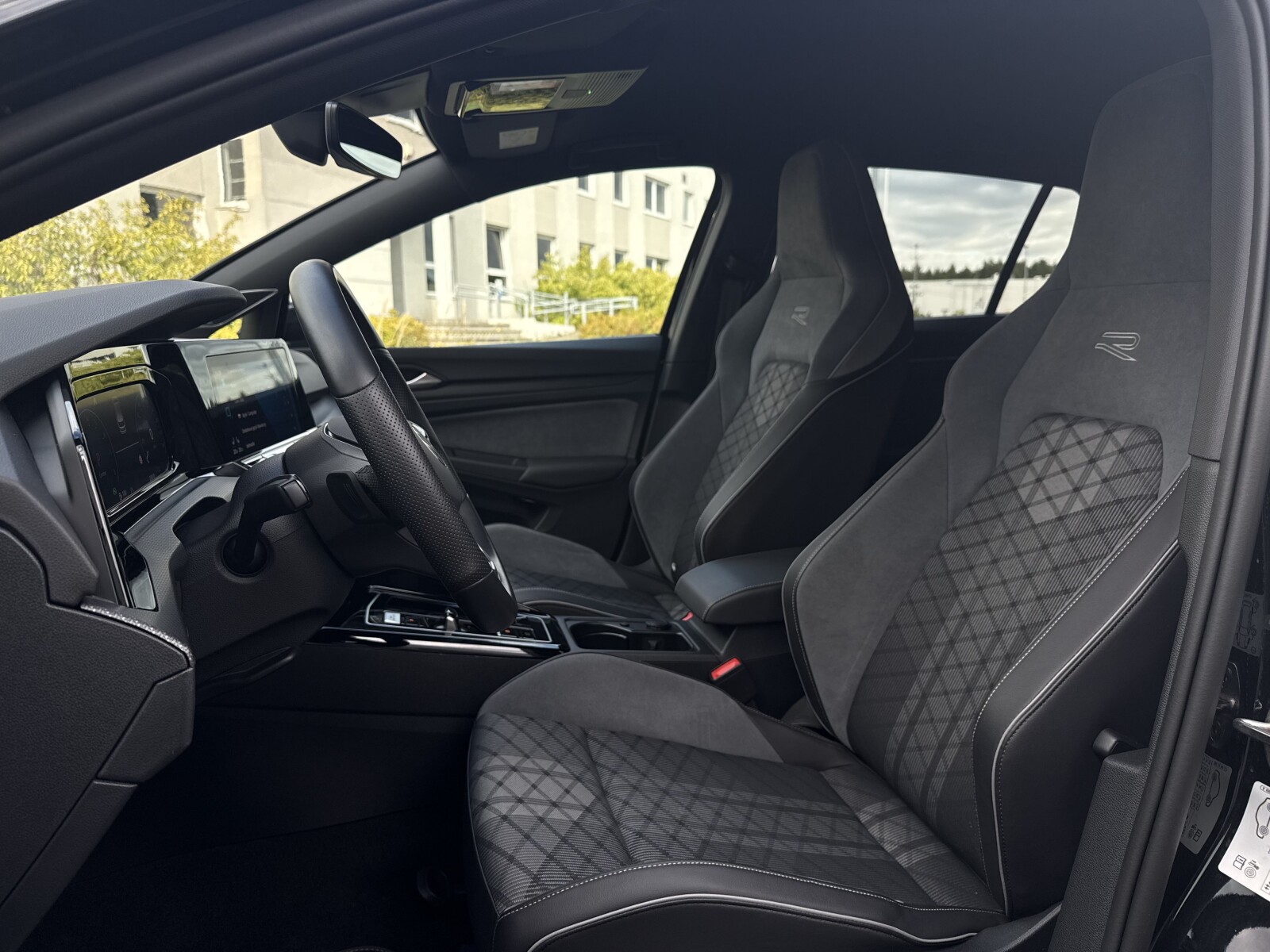 Volkswagen Golf - zdjęcie 11