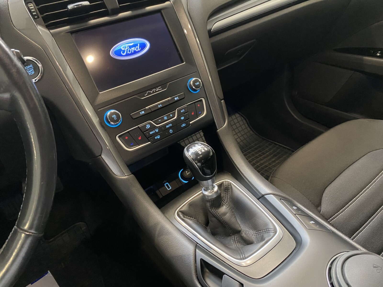 Ford Mondeo - zdjęcie 11