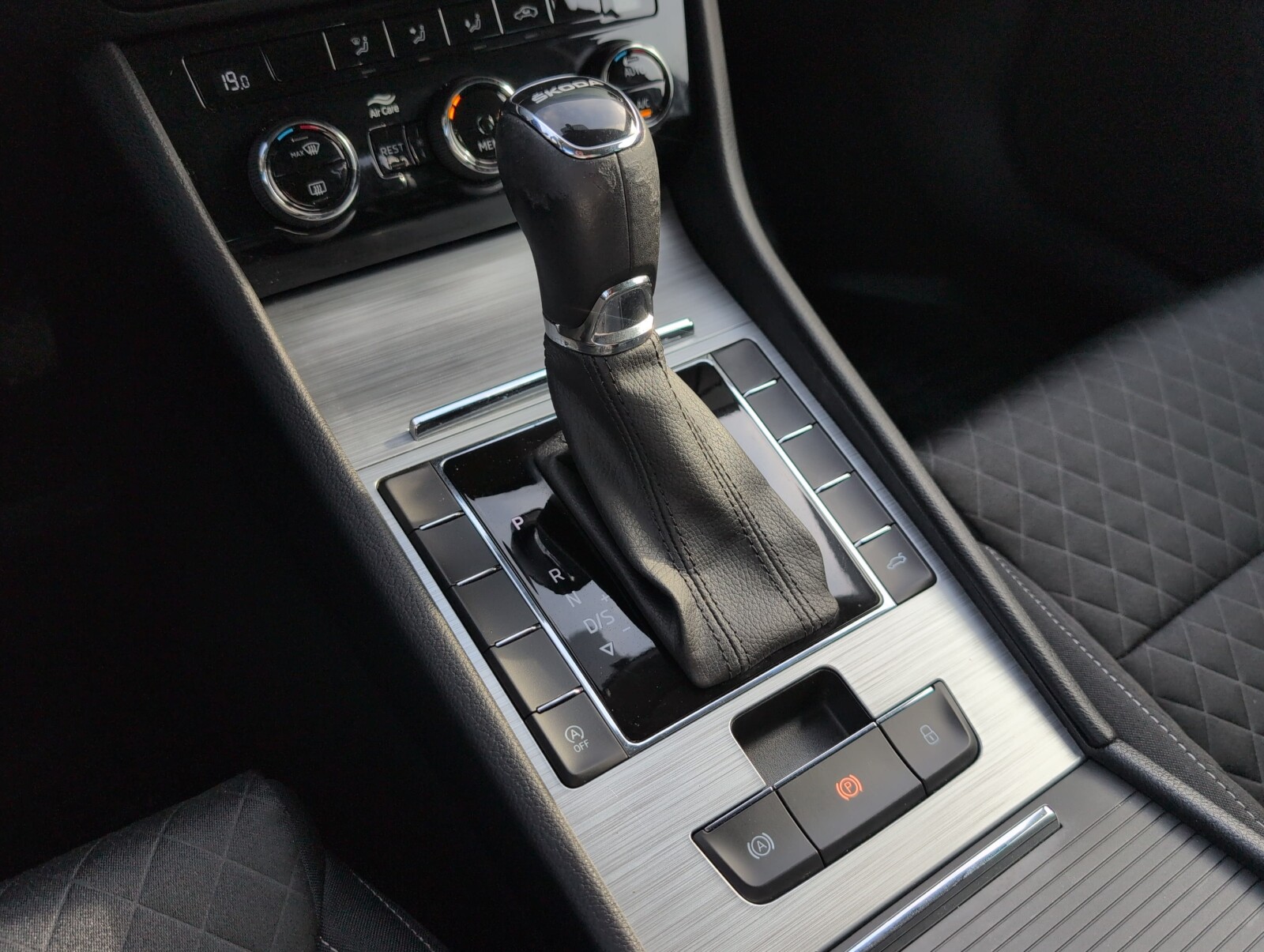 Škoda Superb Combi - zdjęcie 35