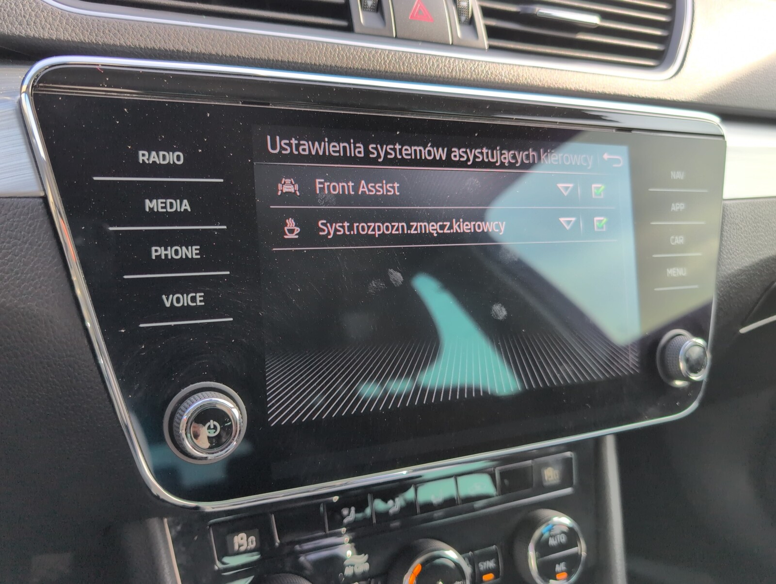 Škoda Superb Combi - zdjęcie 30