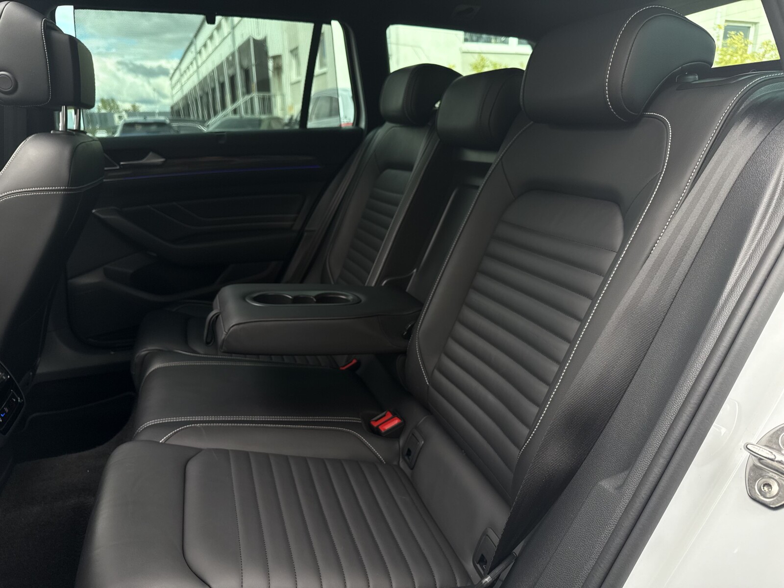 Volkswagen Passat Variant - zdjęcie 30