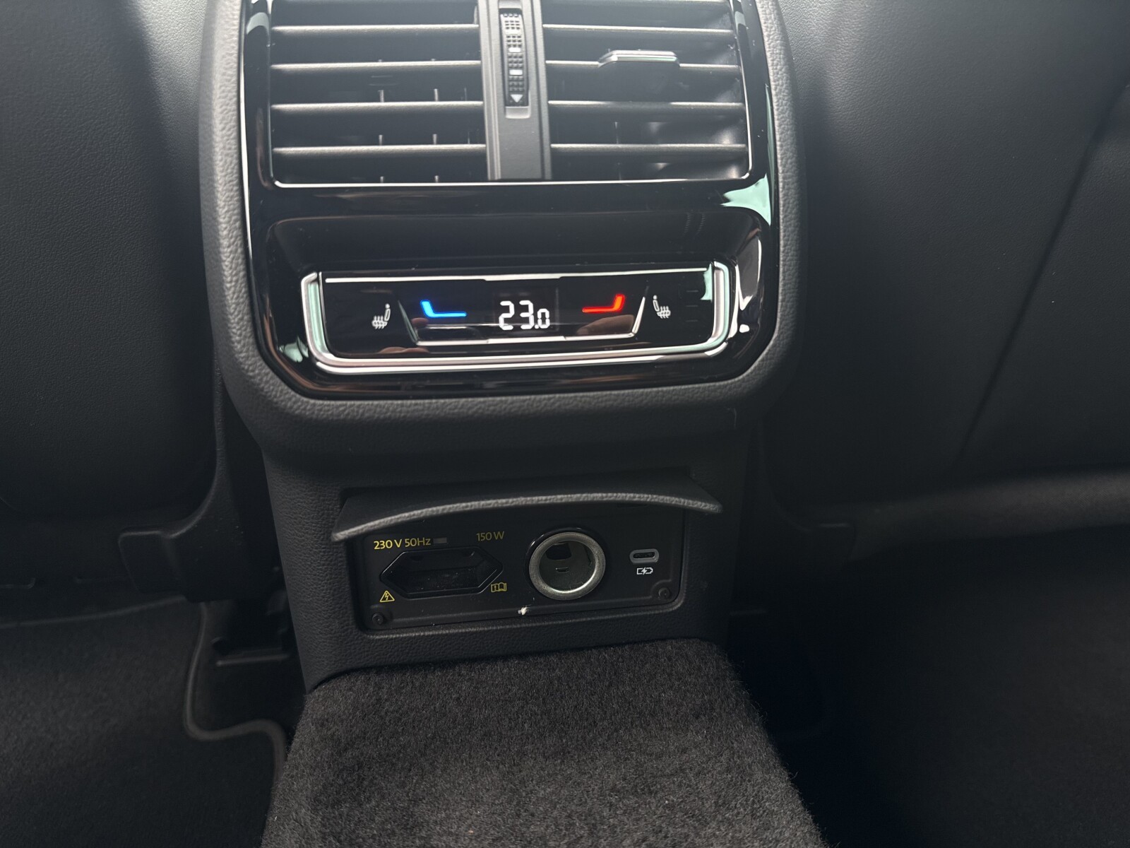 Volkswagen Passat Variant - zdjęcie 31