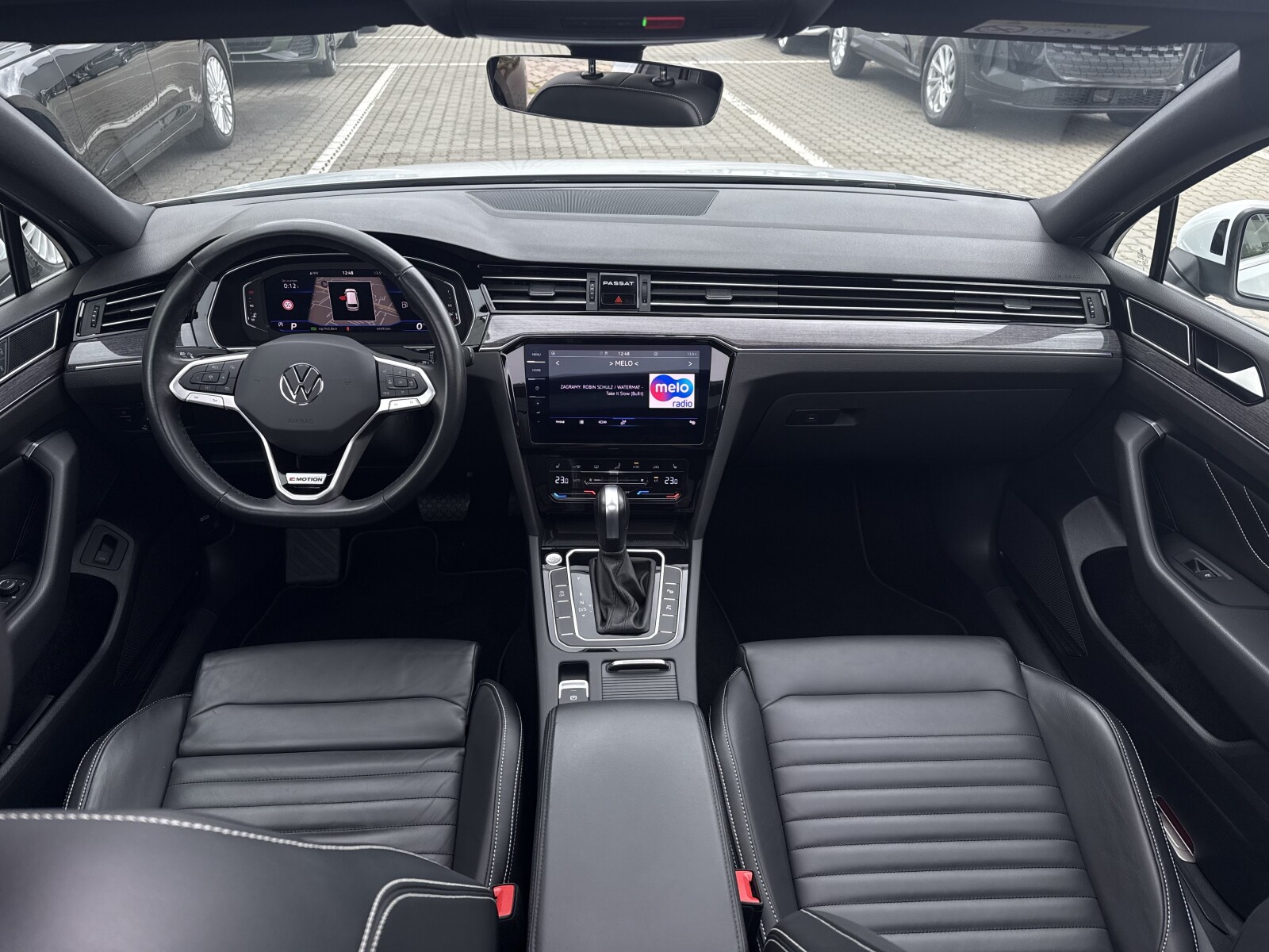 Volkswagen Passat Variant - zdjęcie 15