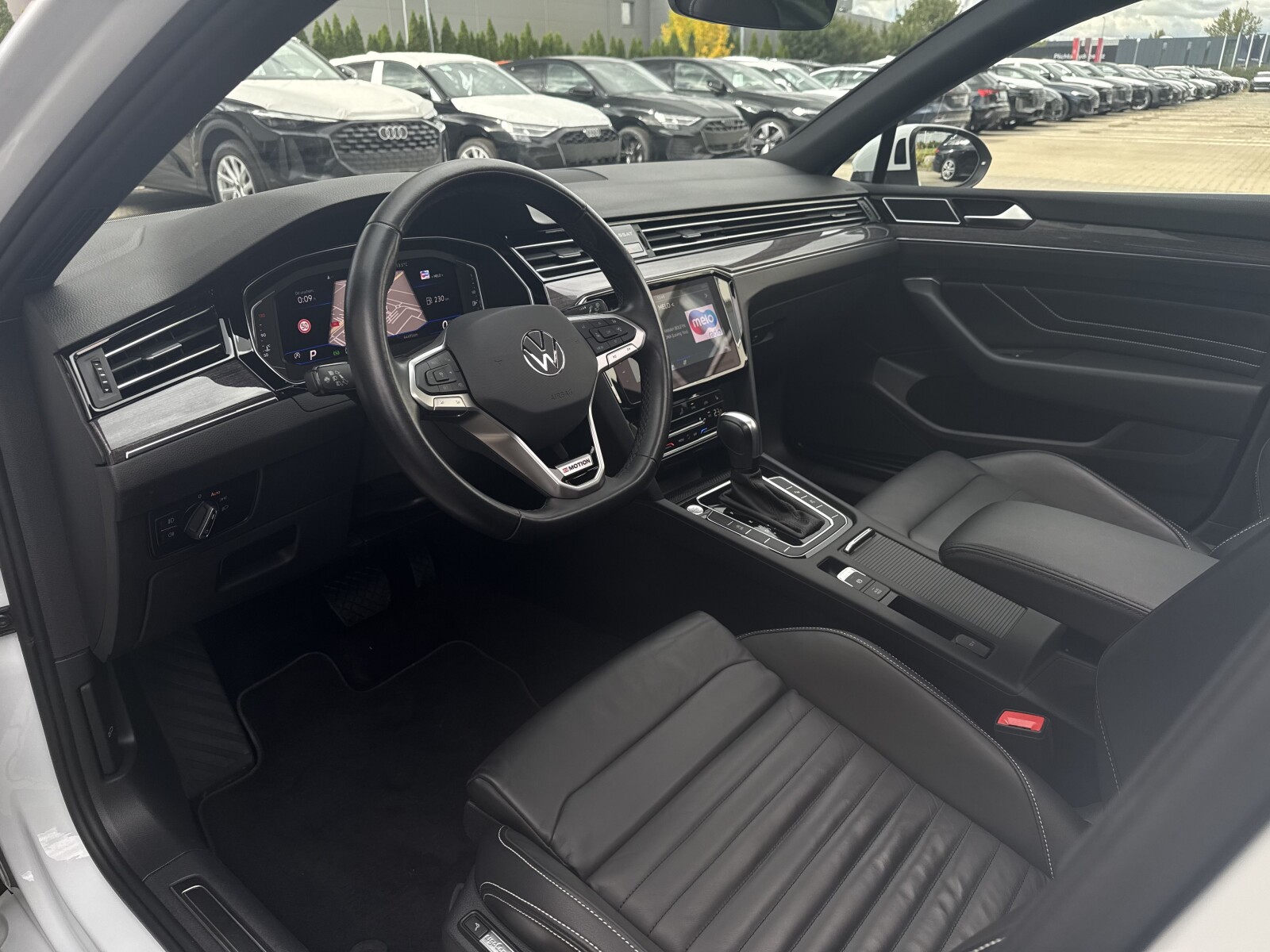 Volkswagen Passat Variant - zdjęcie 12