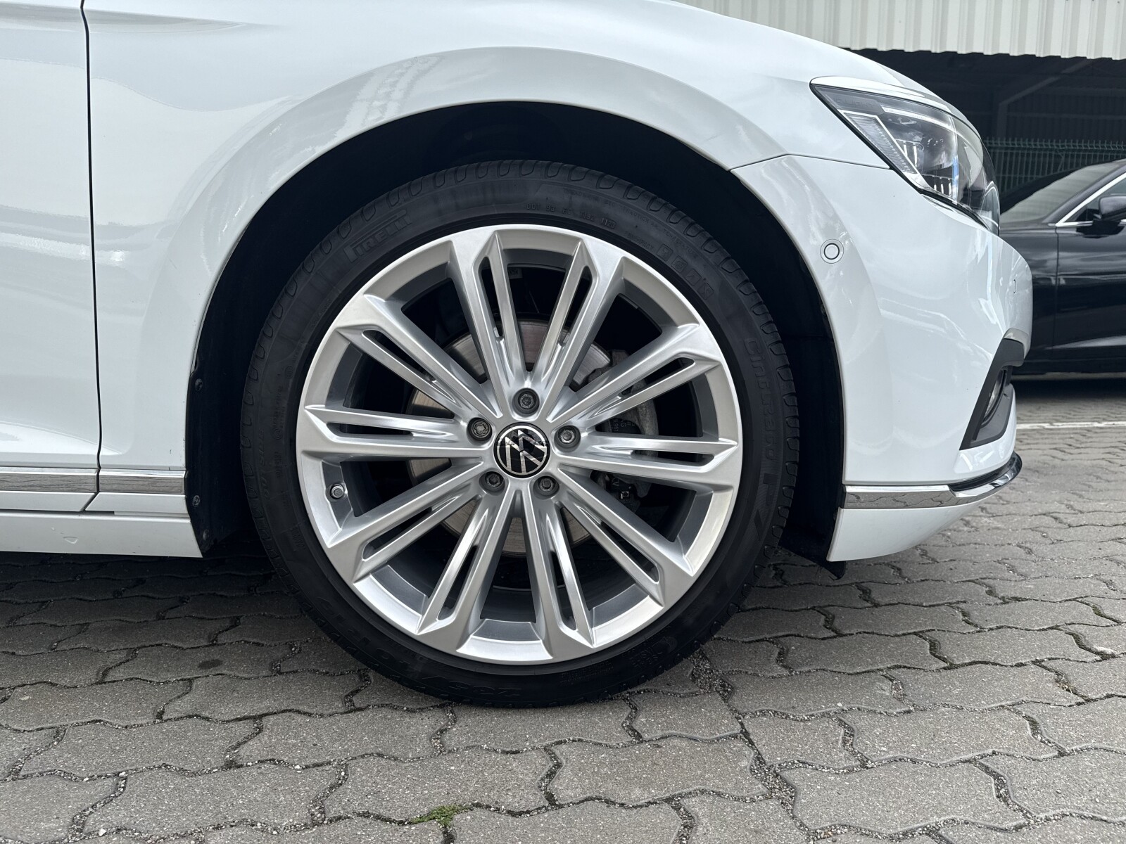 Volkswagen Passat Variant - zdjęcie 37