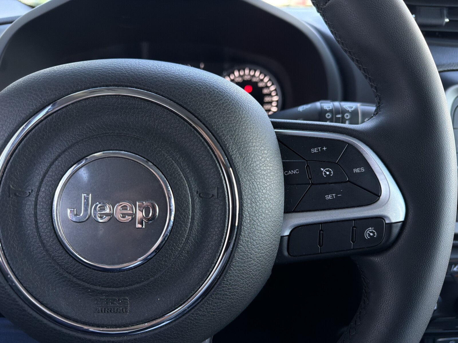 Jeep Renegade - zdjęcie 14