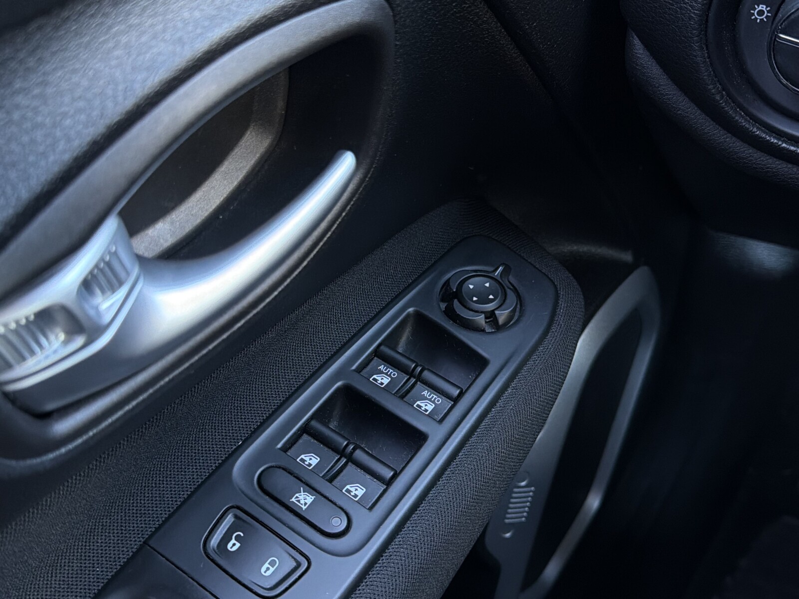 Jeep Renegade - zdjęcie 22