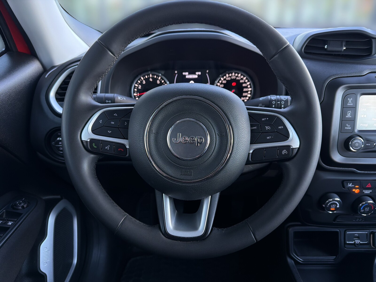 Jeep Renegade - zdjęcie 13