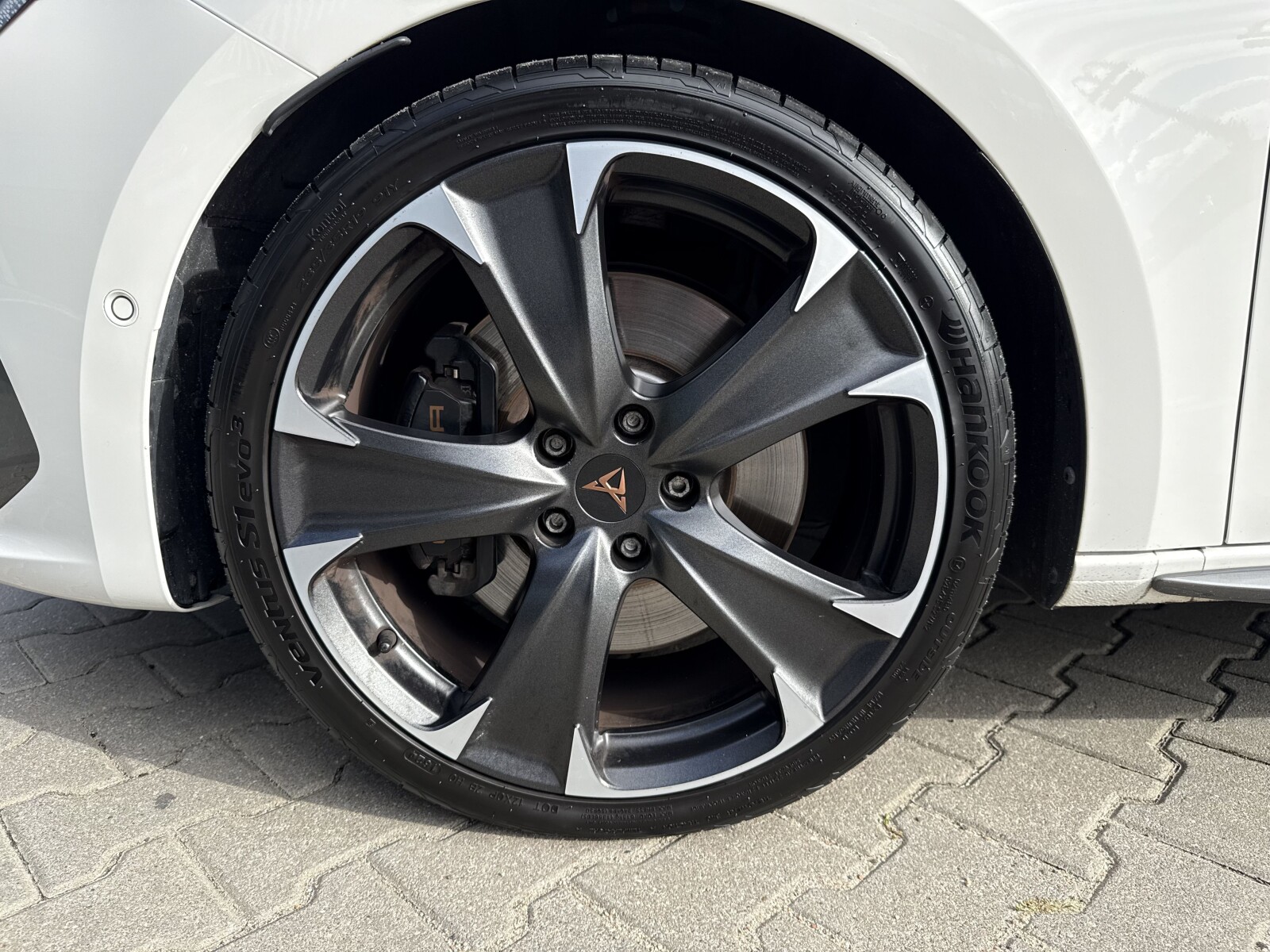 Cupra Leon - zdjęcie 18