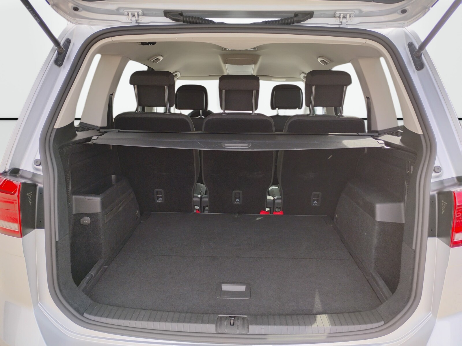 Volkswagen Touran - zdjęcie 16