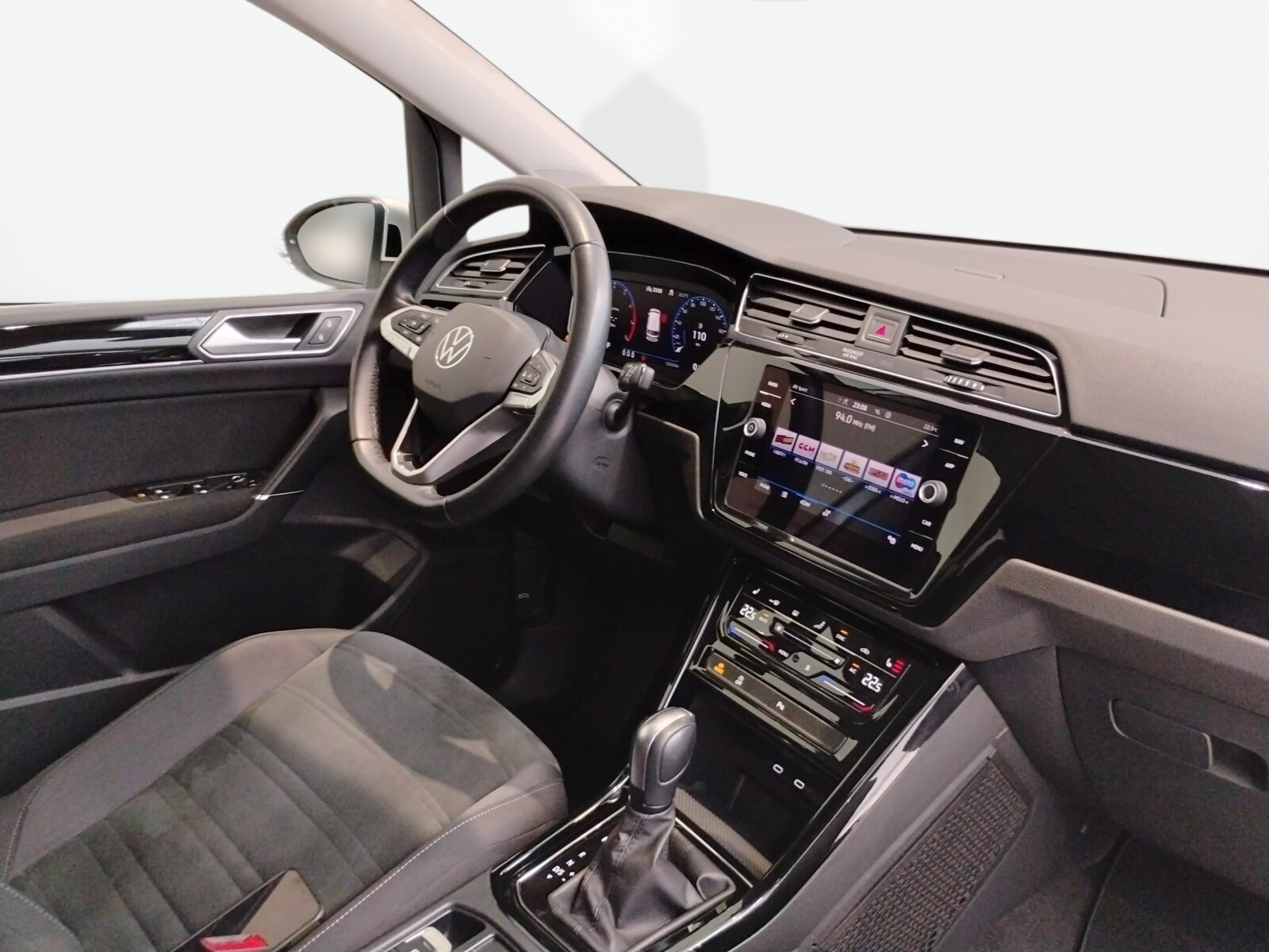 Volkswagen Touran - zdjęcie 31