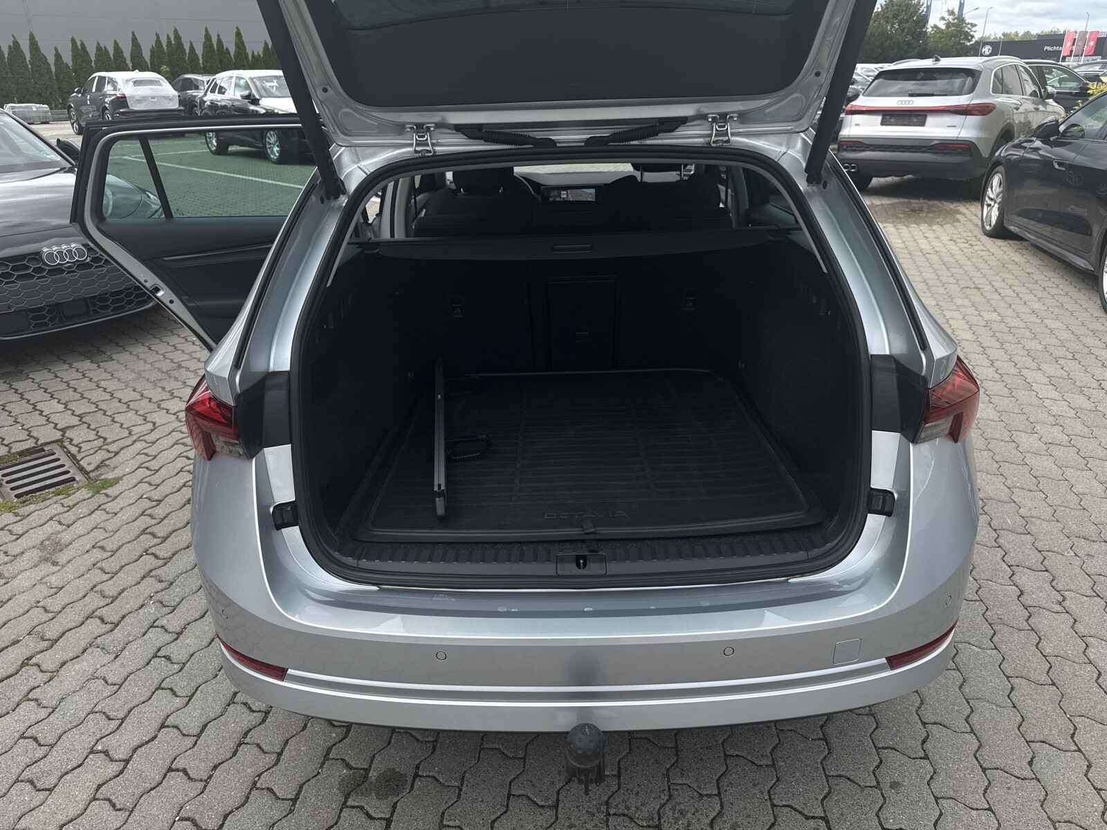 Škoda Octavia Combi - zdjęcie 35