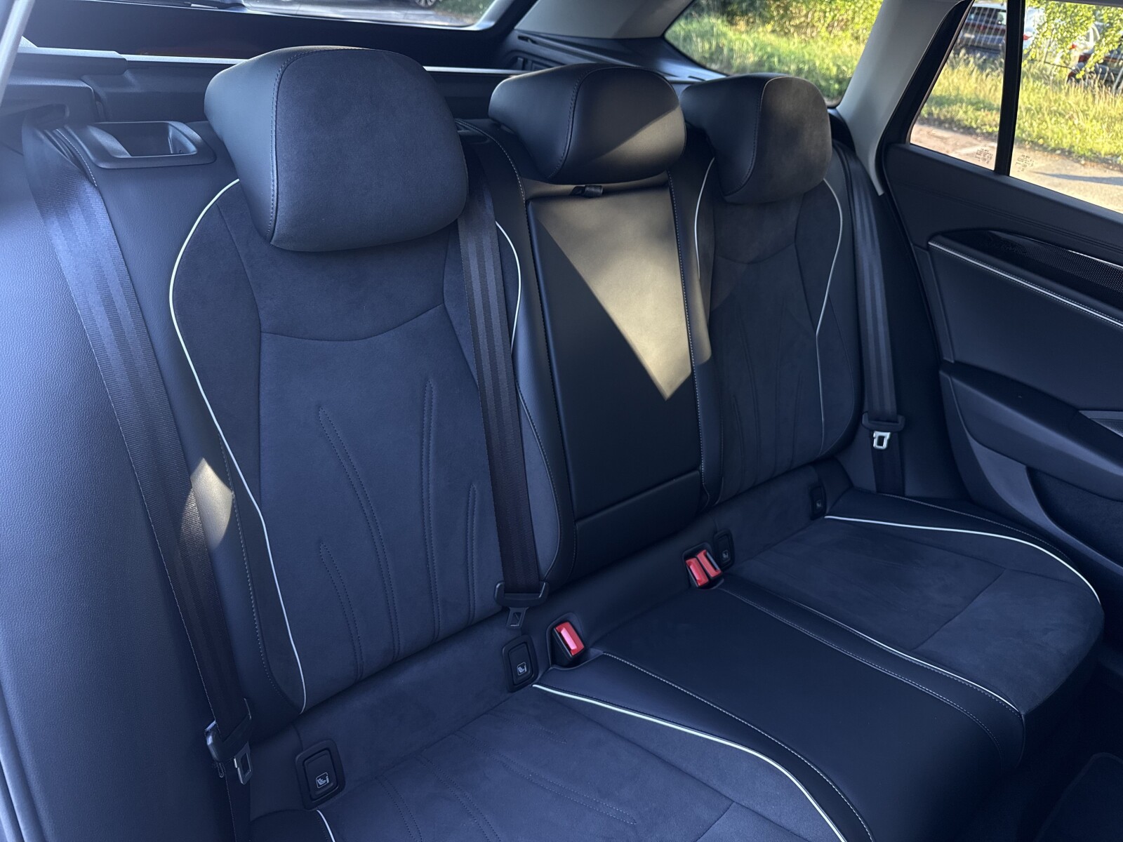 Volkswagen Passat Variant - zdjęcie 37
