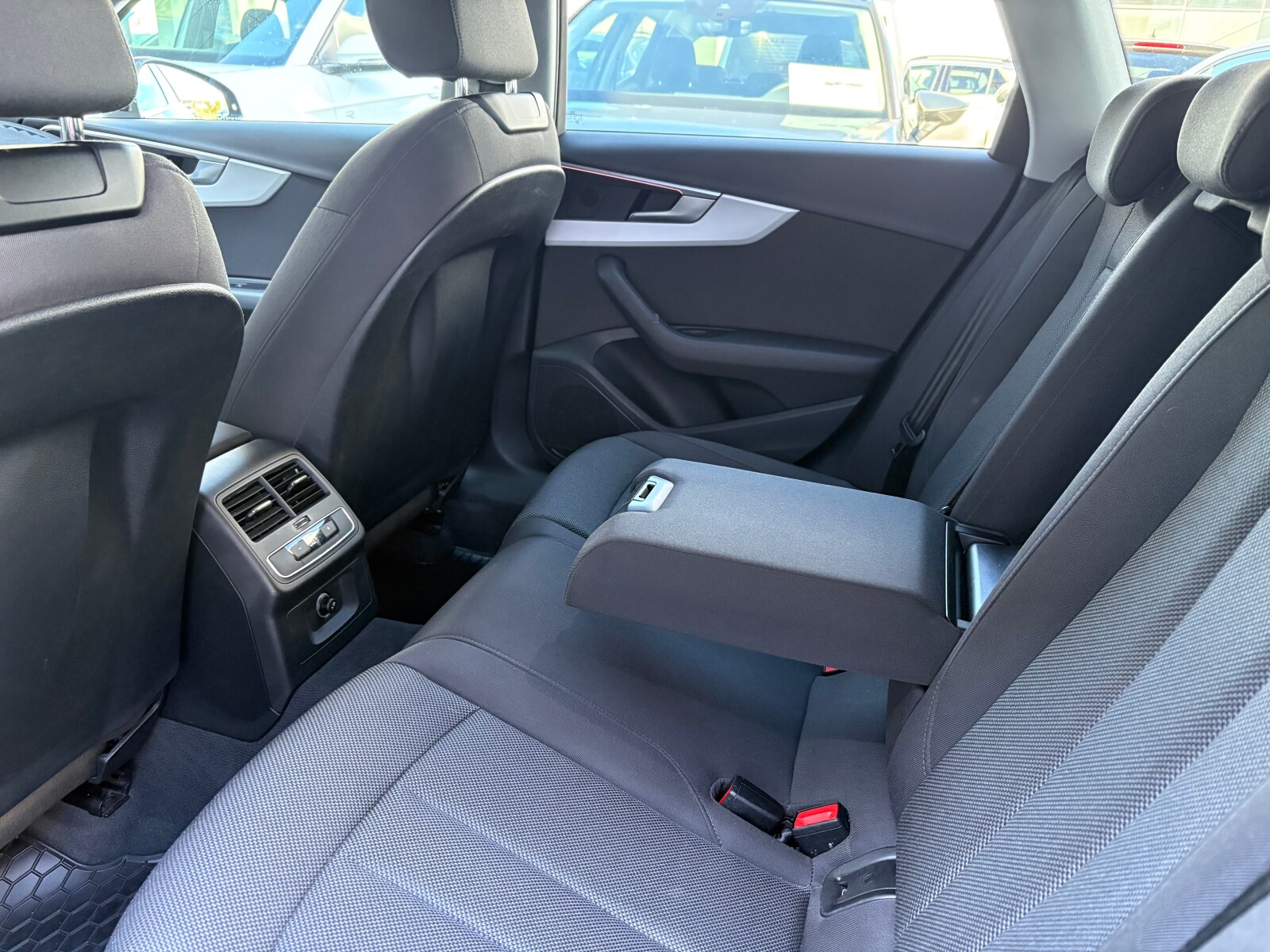 Audi A4 Avant - zdjęcie 14