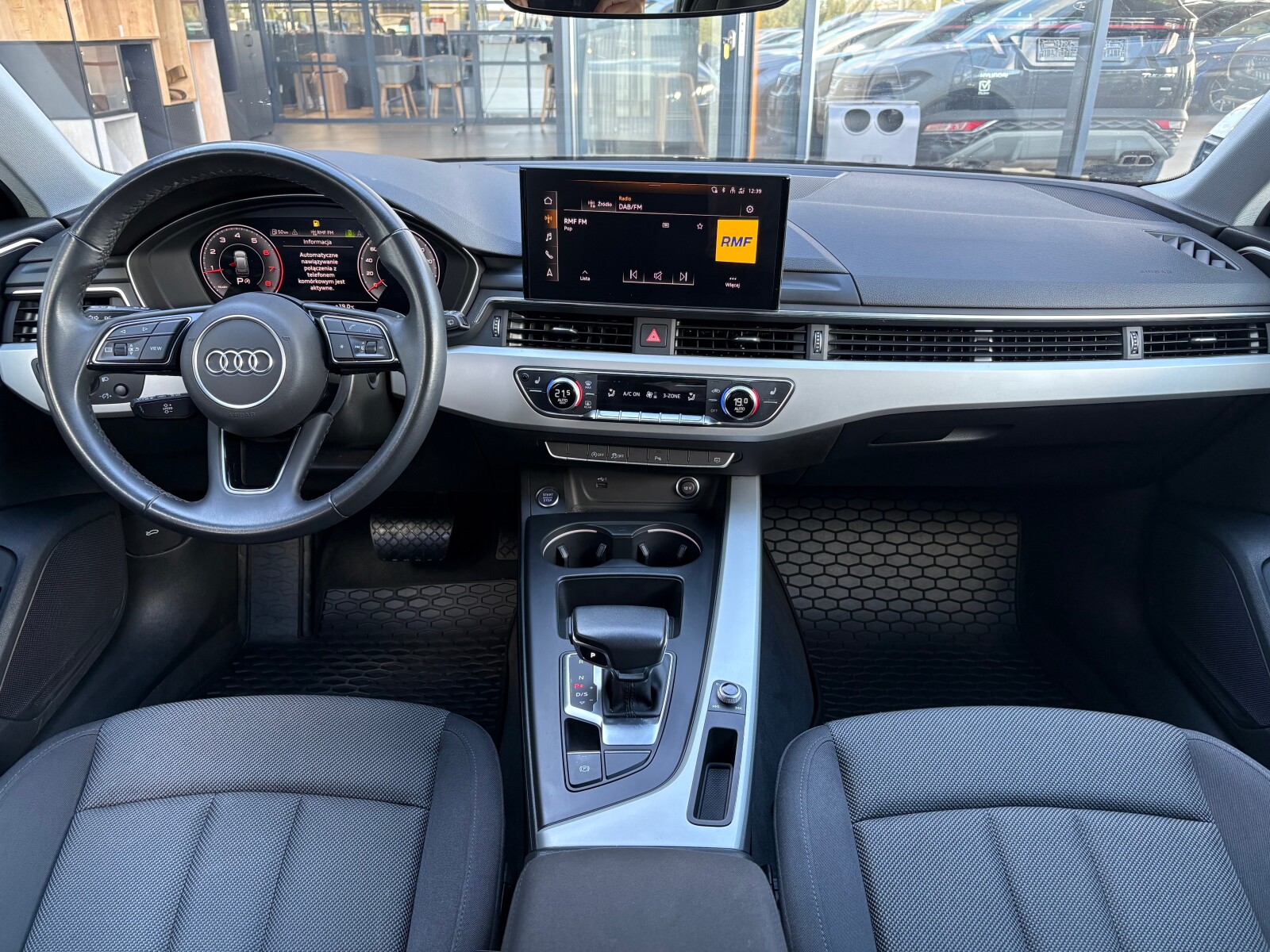 Audi A4 Avant - zdjęcie 9