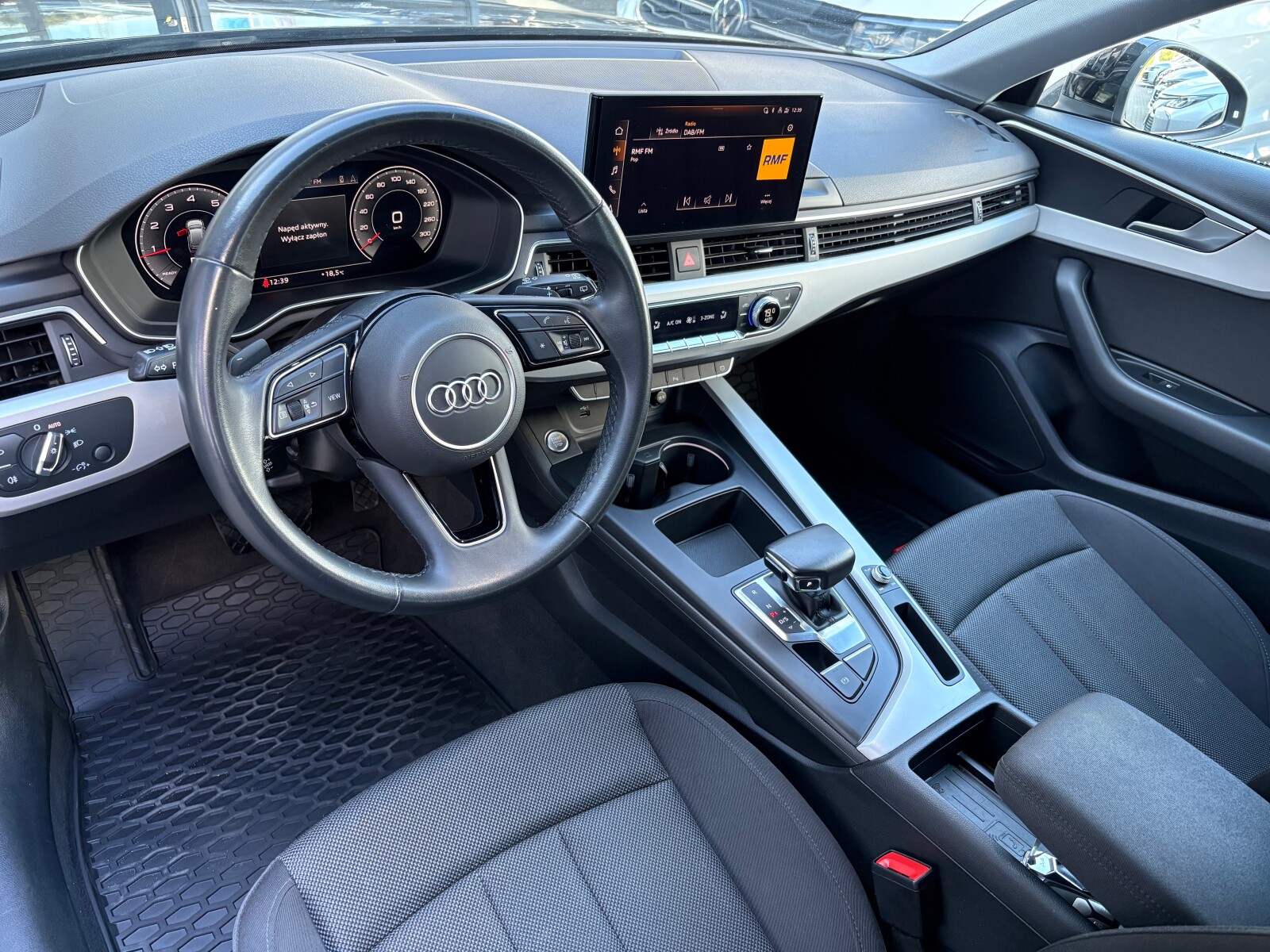 Audi A4 Avant - zdjęcie 11