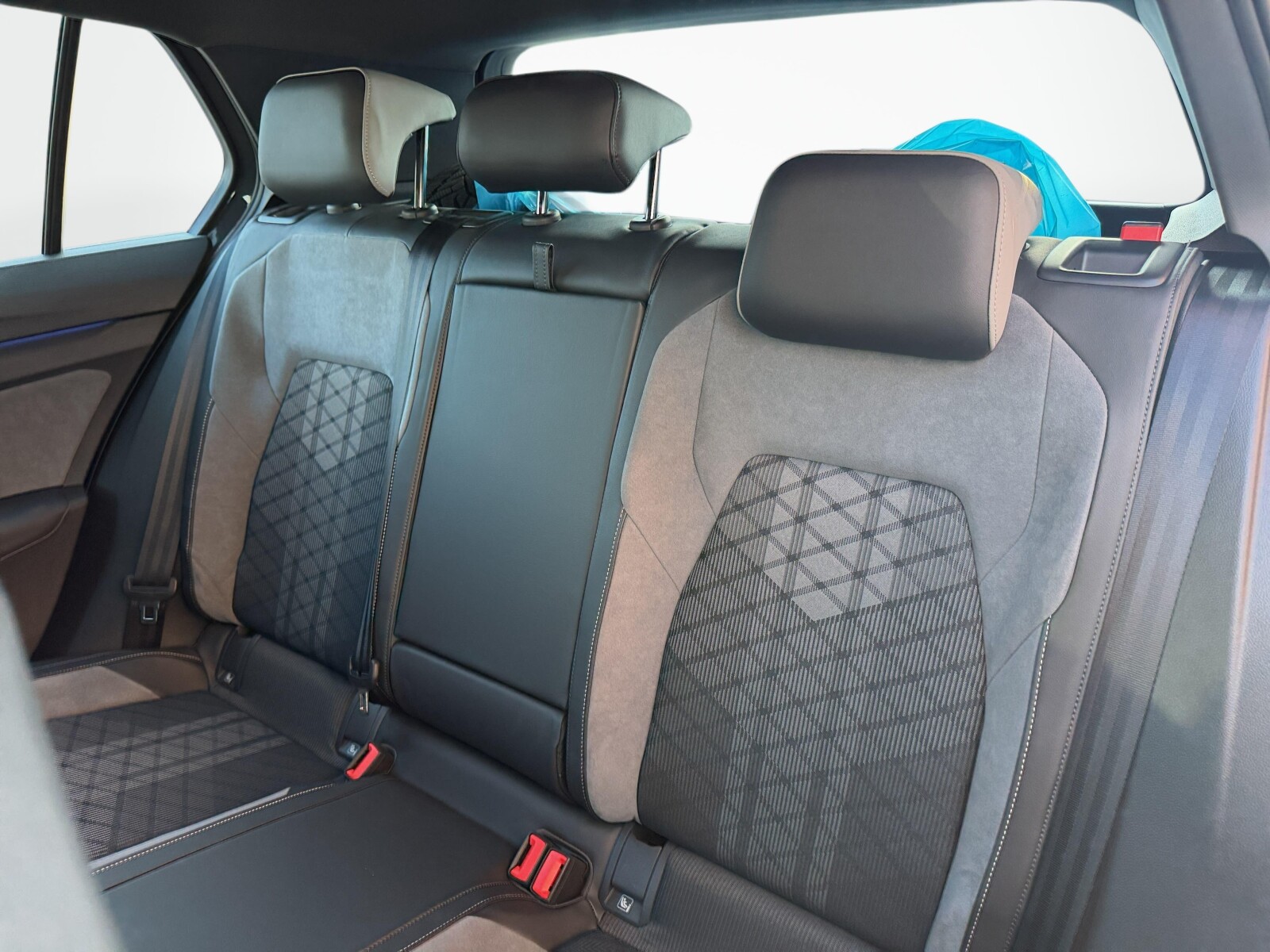 Volkswagen Golf - zdjęcie 31