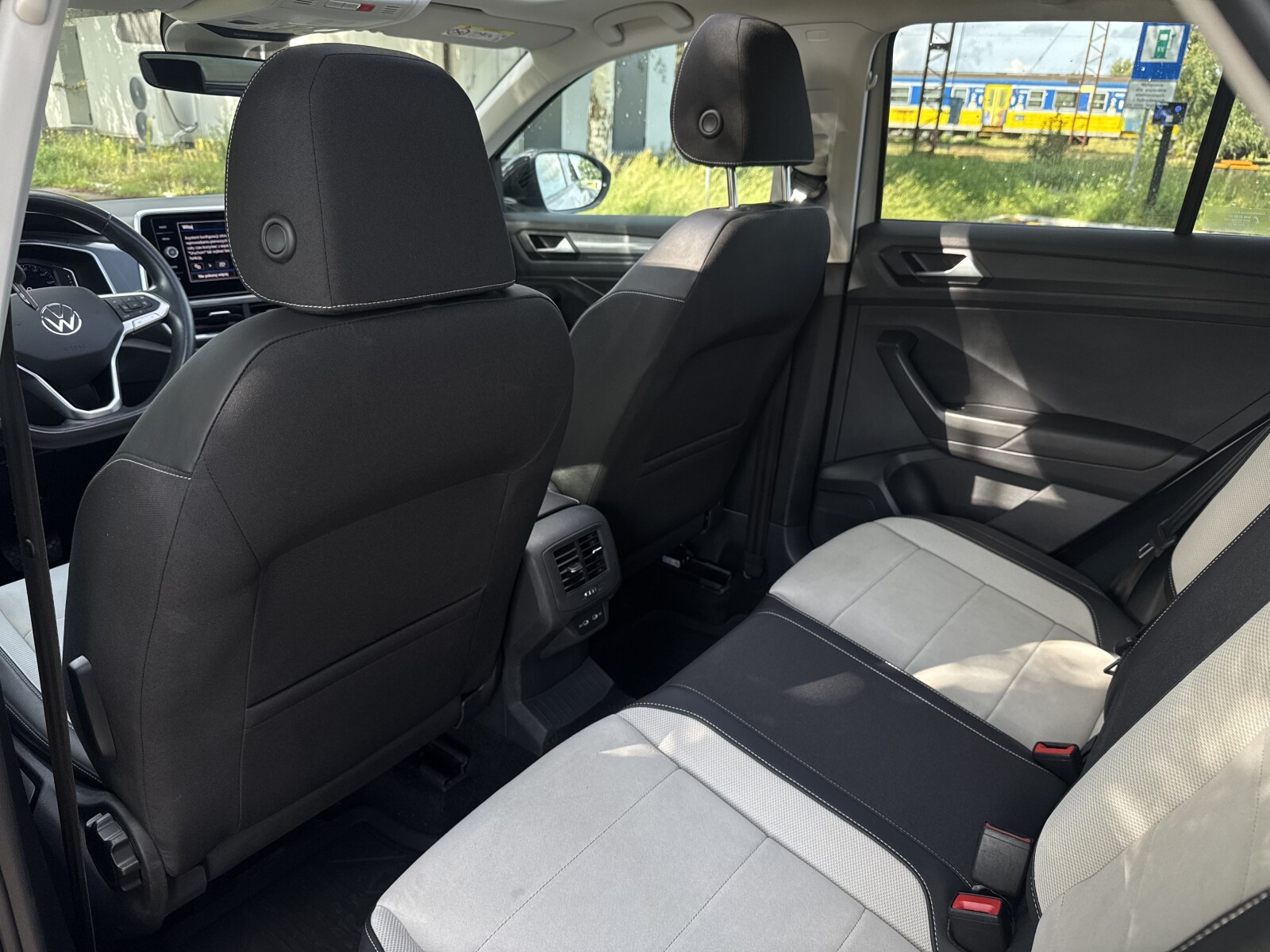 Volkswagen T-Roc - zdjęcie 29