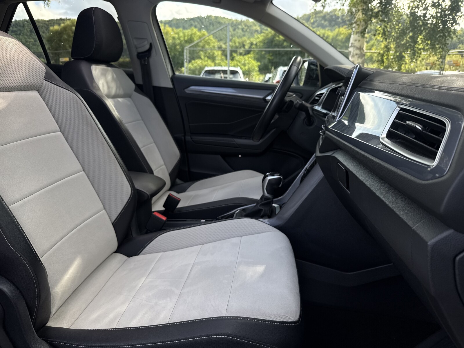 Volkswagen T-Roc - zdjęcie 12