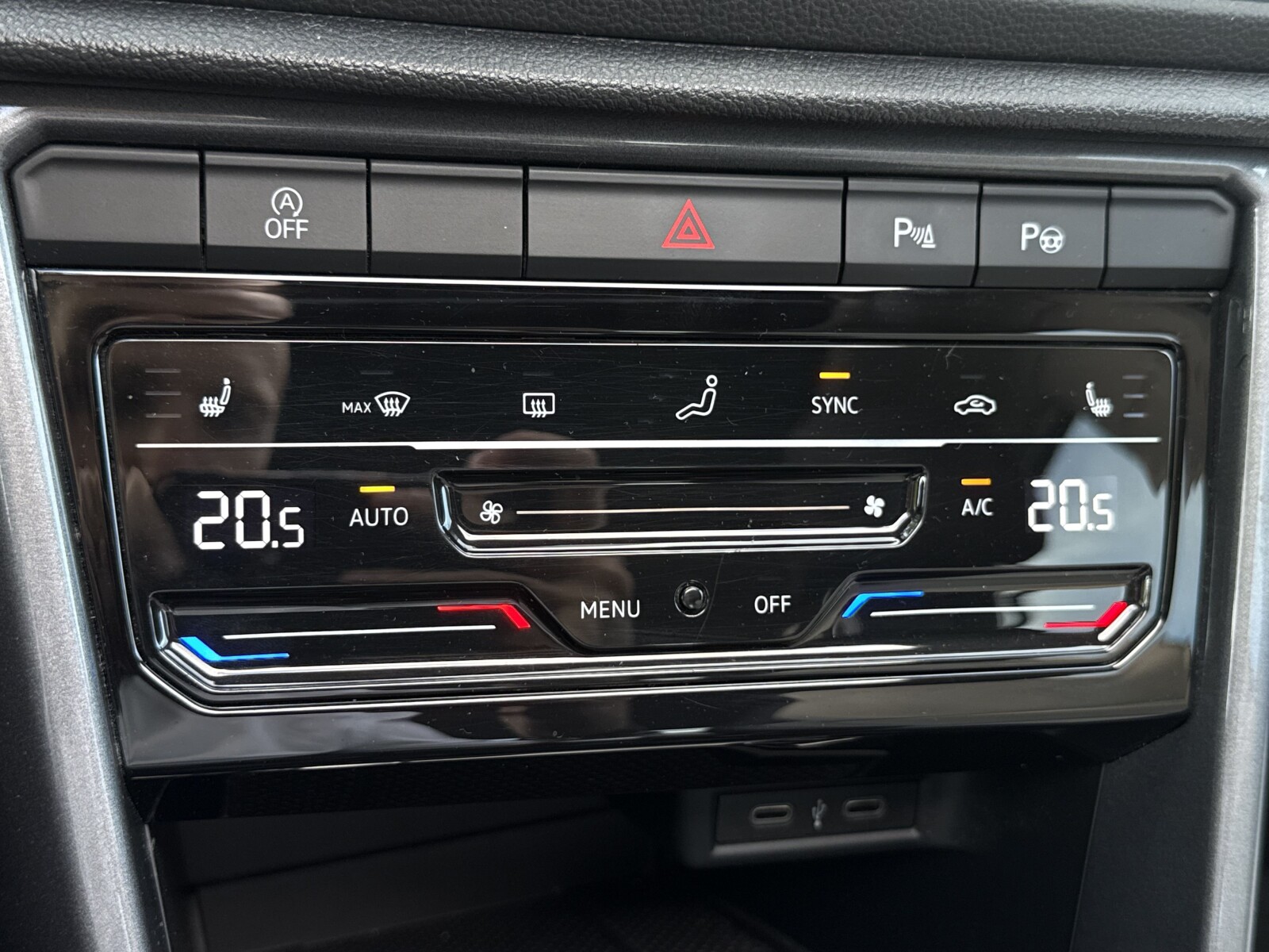 Volkswagen T-Roc - zdjęcie 23