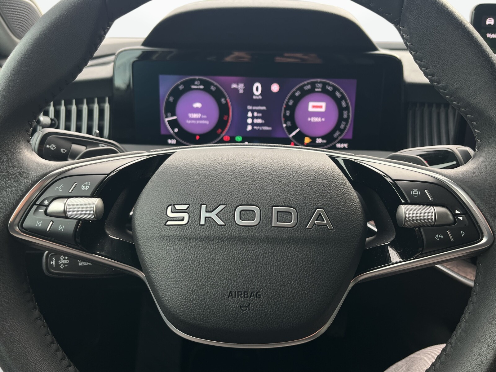 Škoda Superb Combi - zdjęcie 17