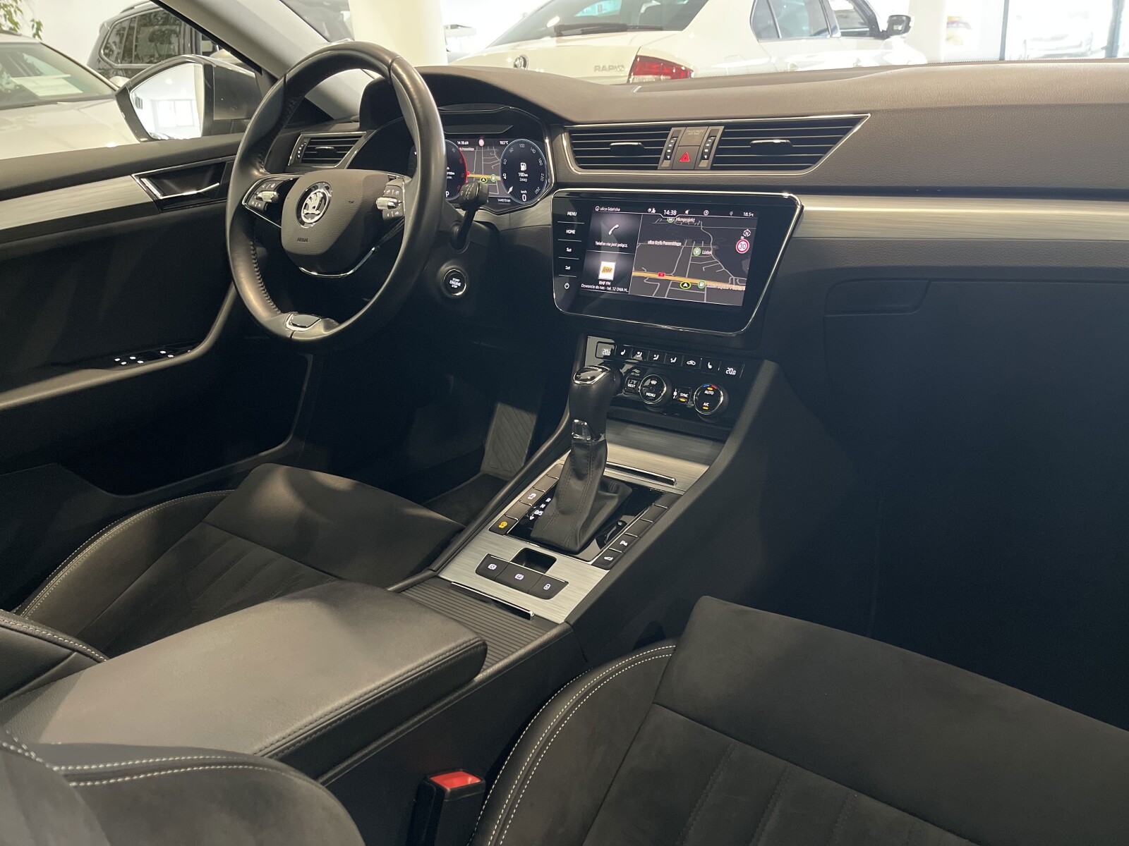 Škoda Superb Combi - zdjęcie 14